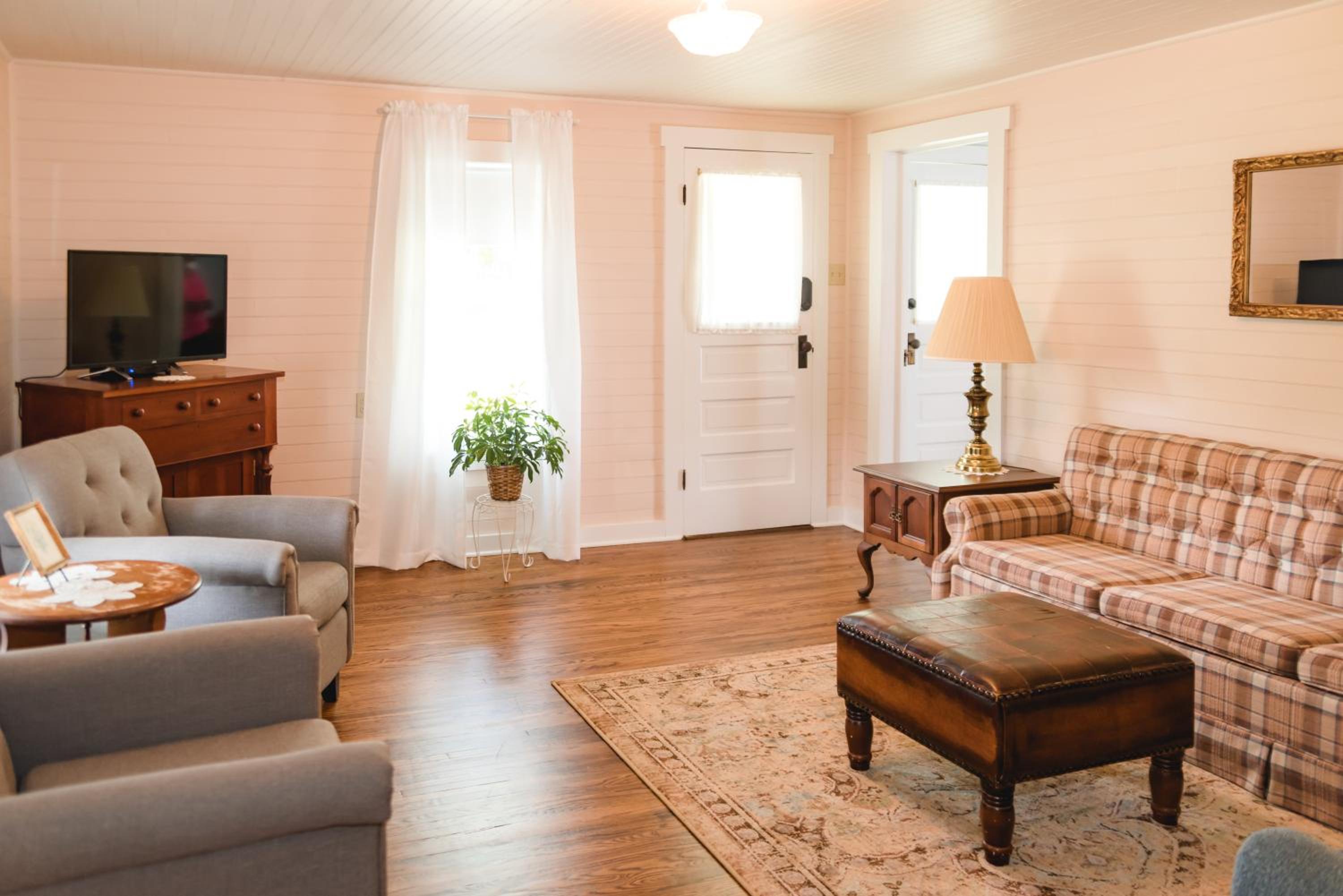 The Little Farmhouse at Garrison Farmstead near Greensburg KY