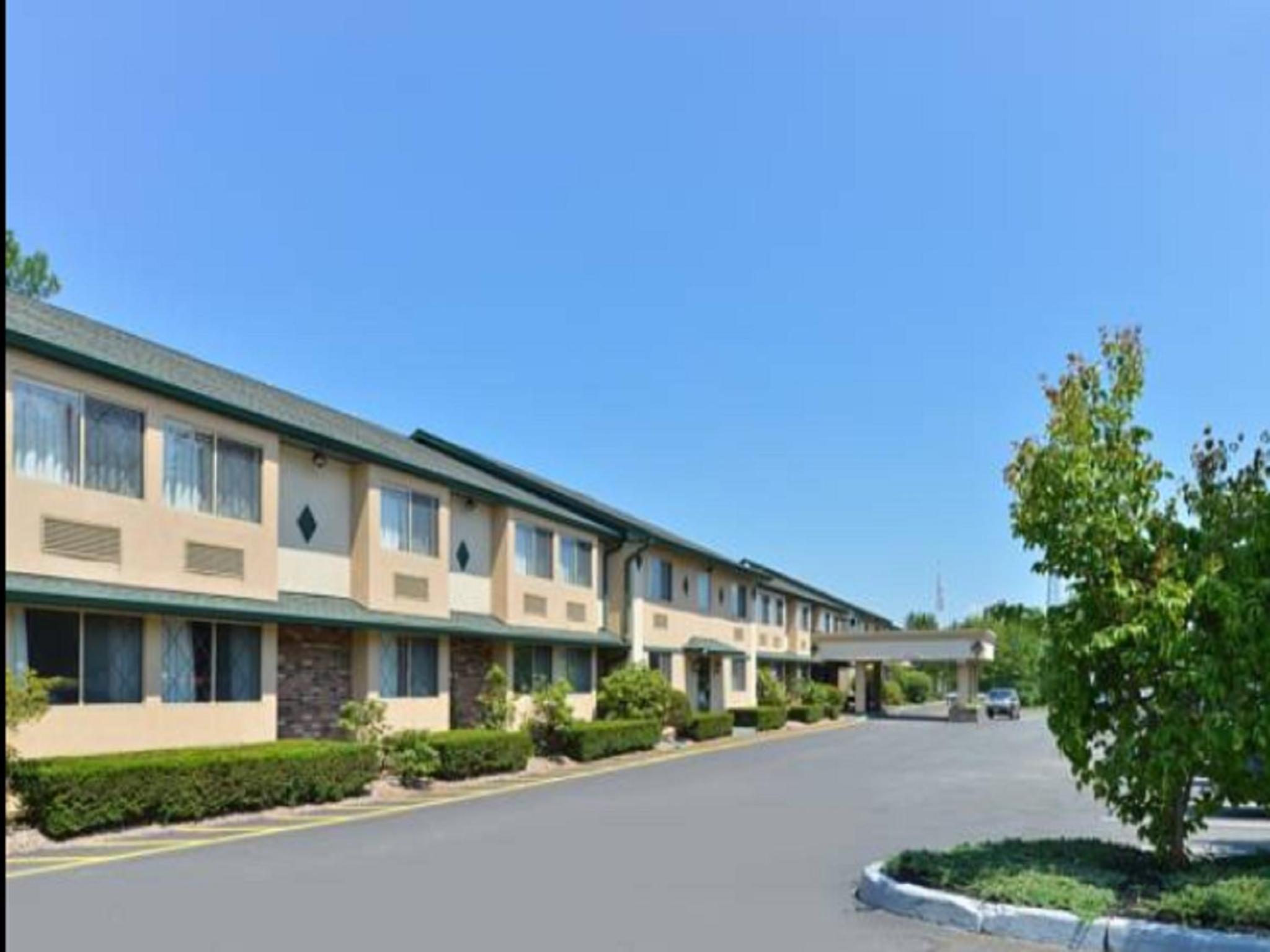 Americas Best Value Inn New Paltz view 3
