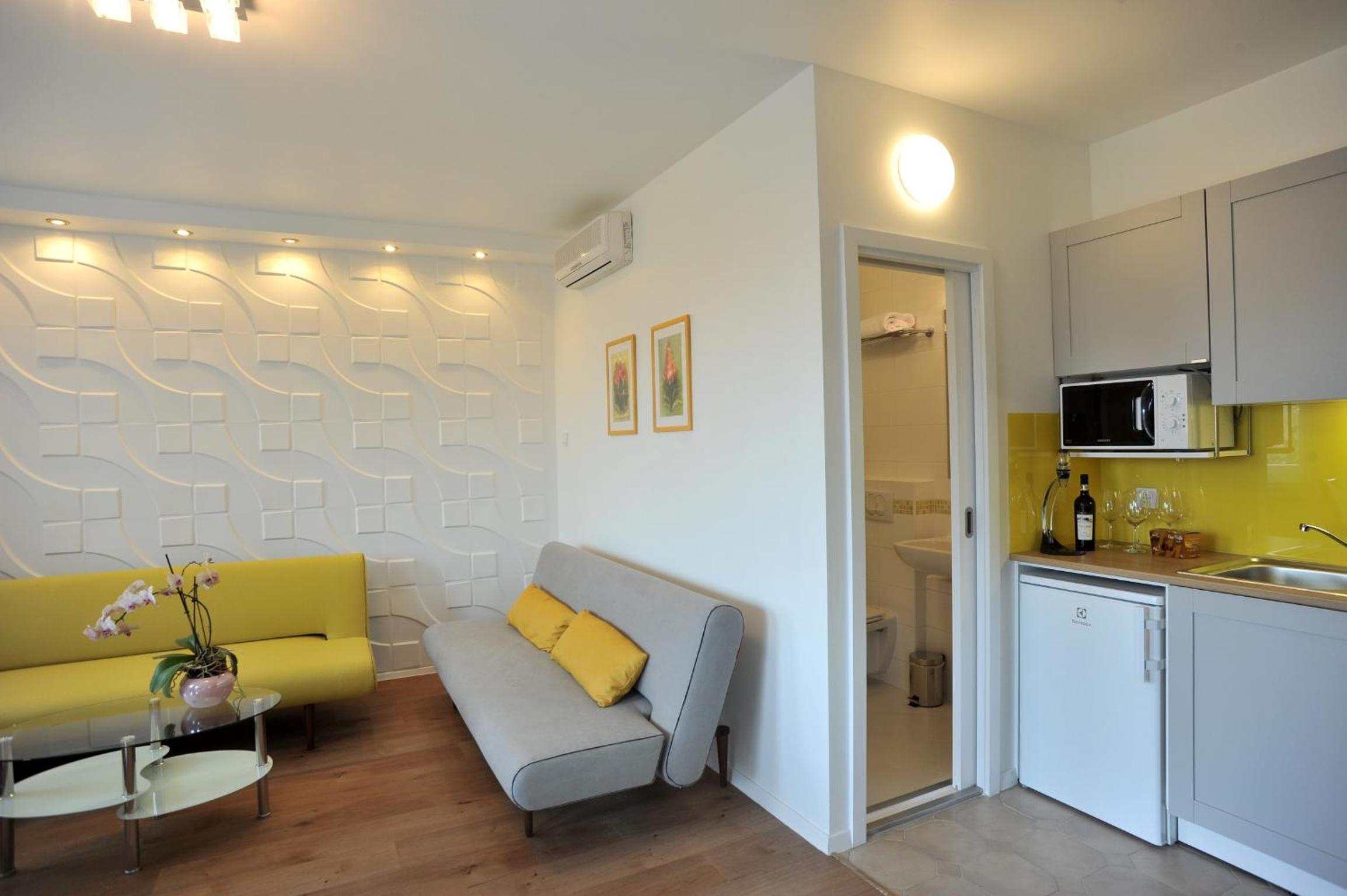 Hillside Premium Apartments