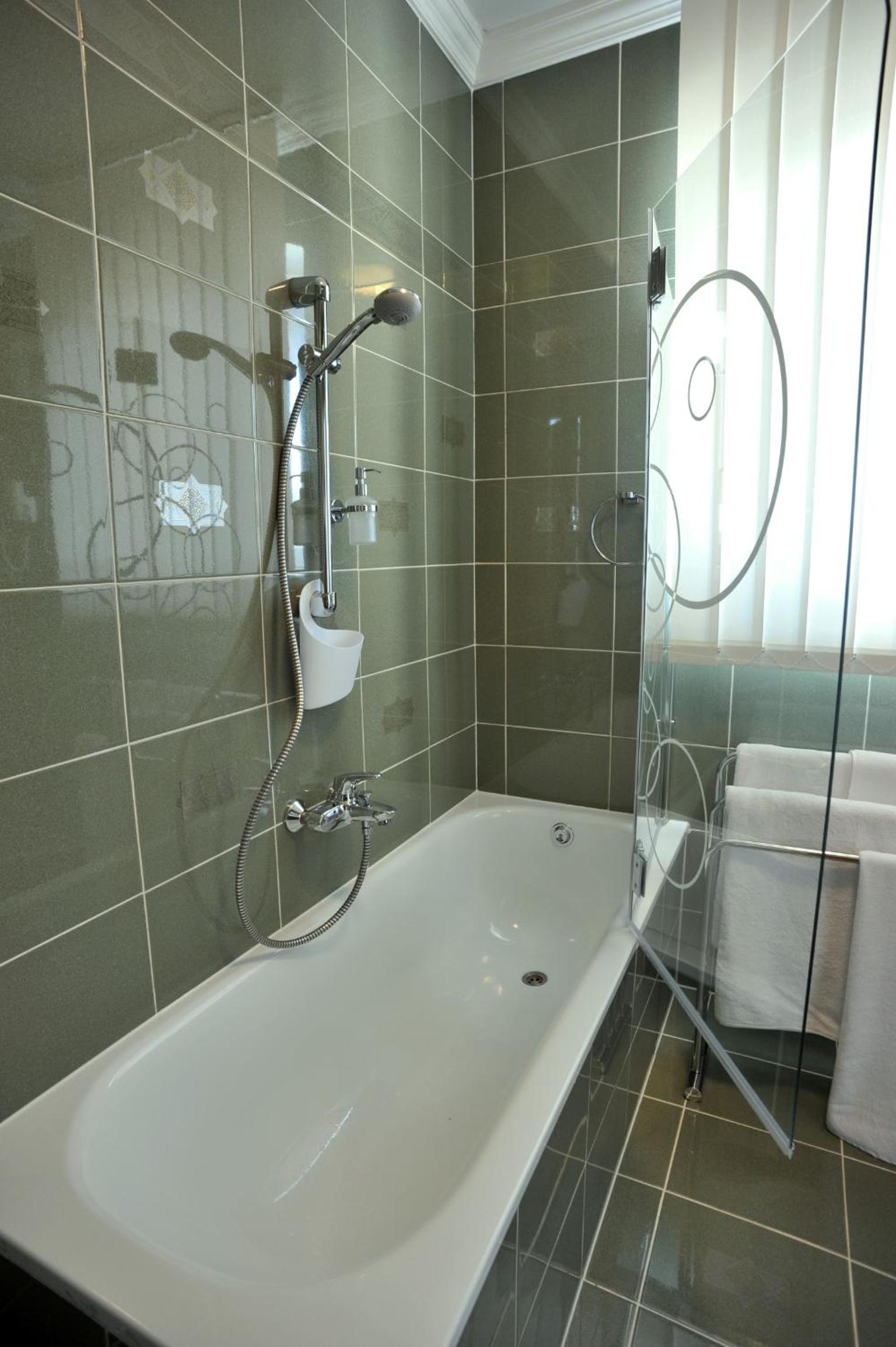 Hillside Premium Apartments