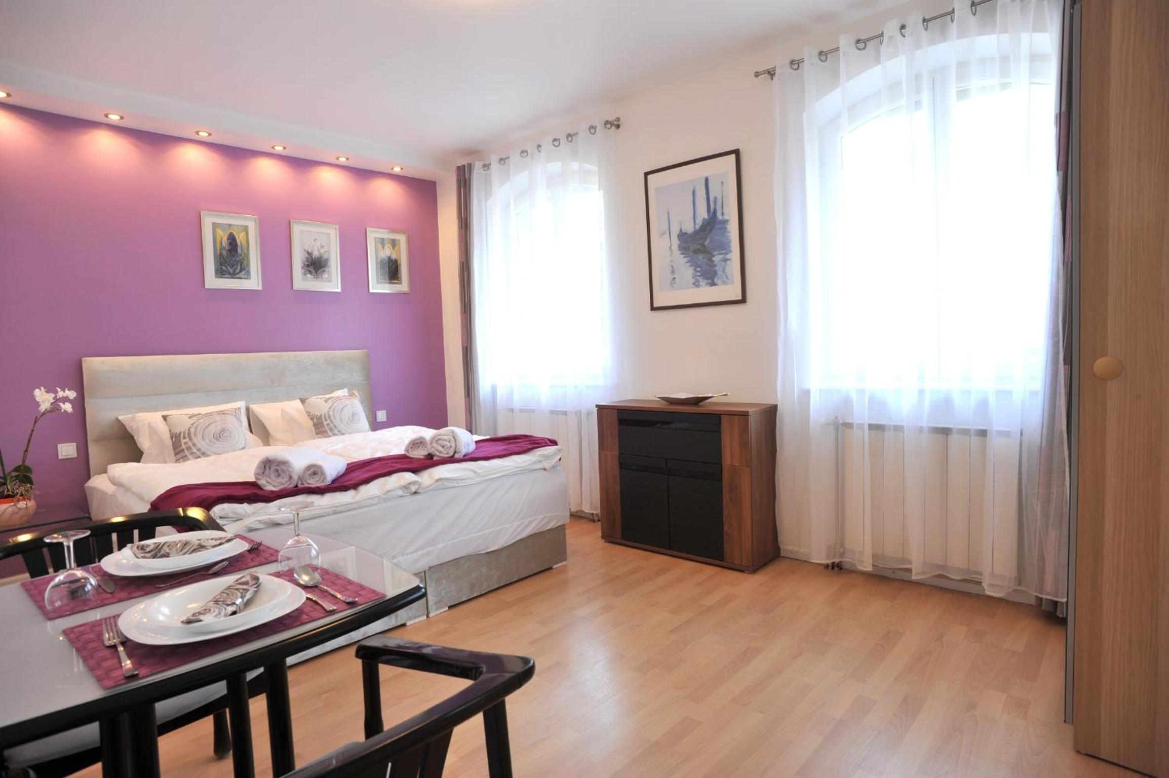 Hillside Premium Apartments