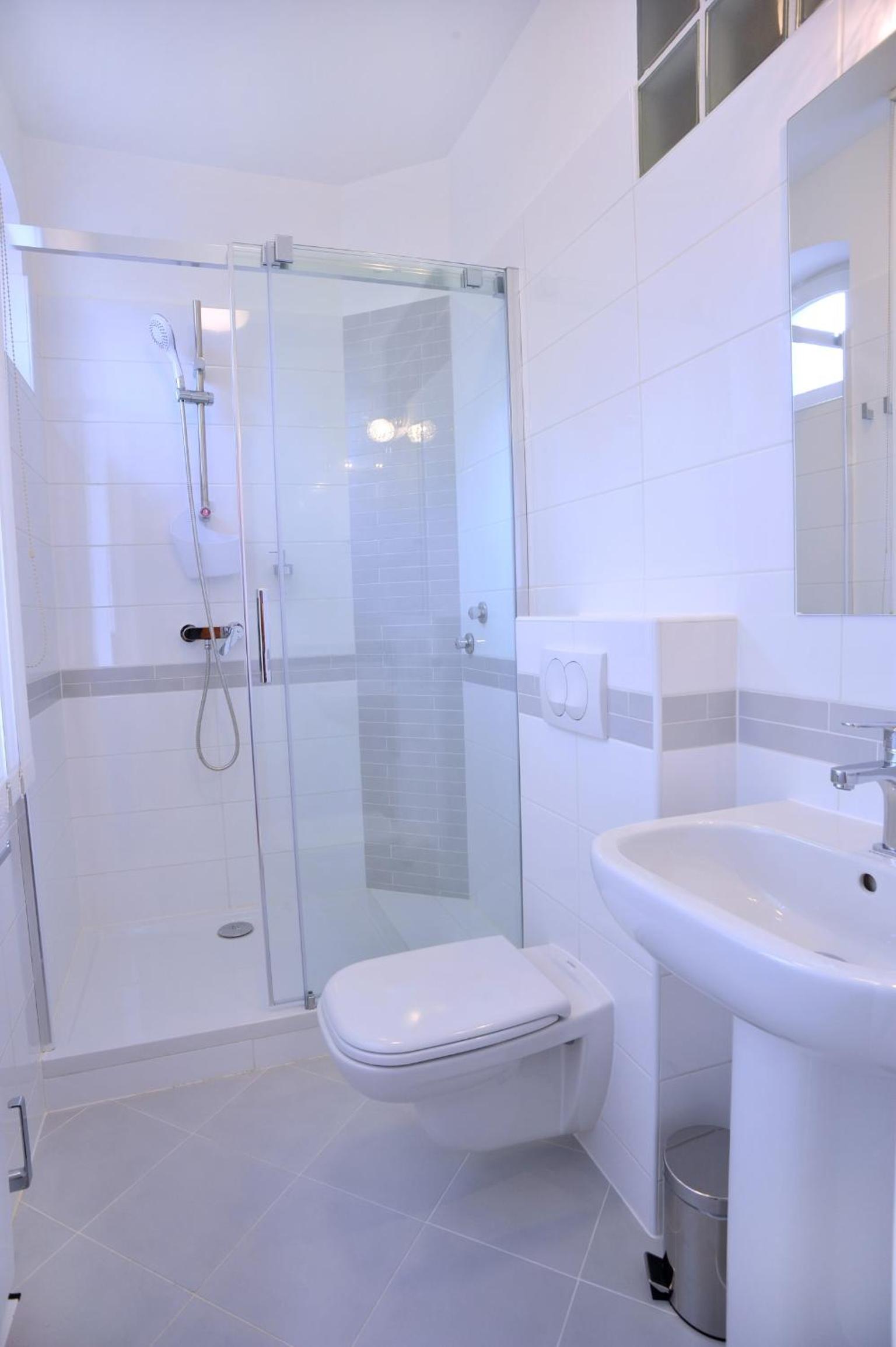 Hillside Premium Apartments