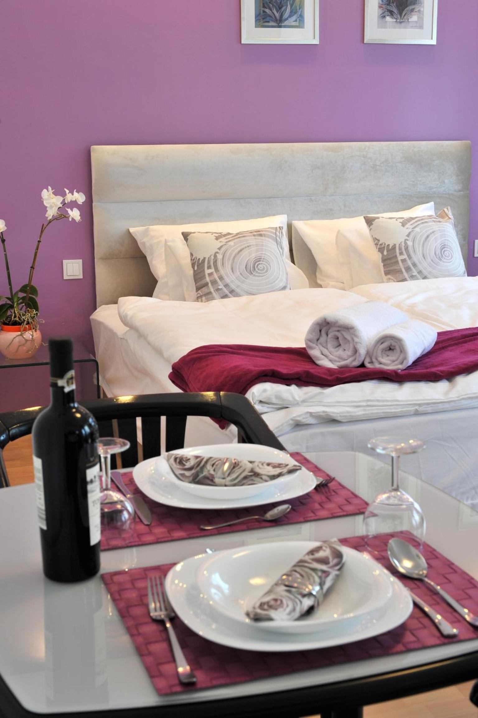 Hillside Premium Apartments