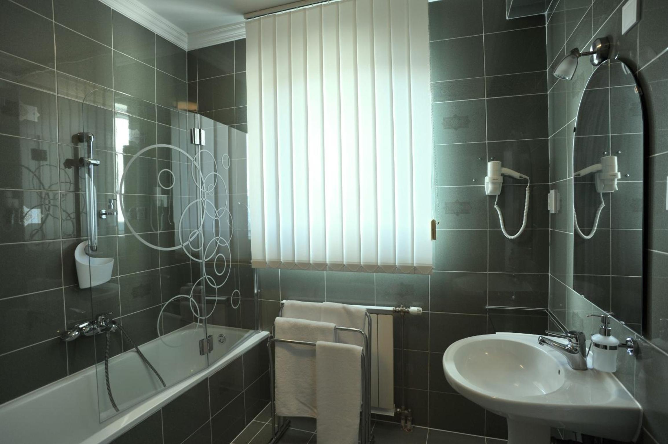Hillside Premium Apartments