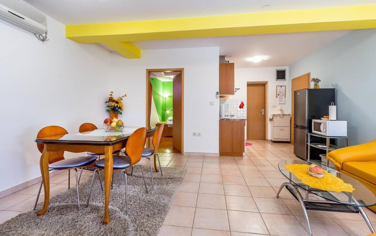 Apartment Ellis view 5