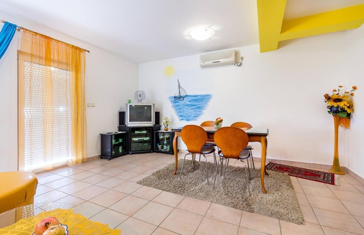 Apartment Ellis view 4