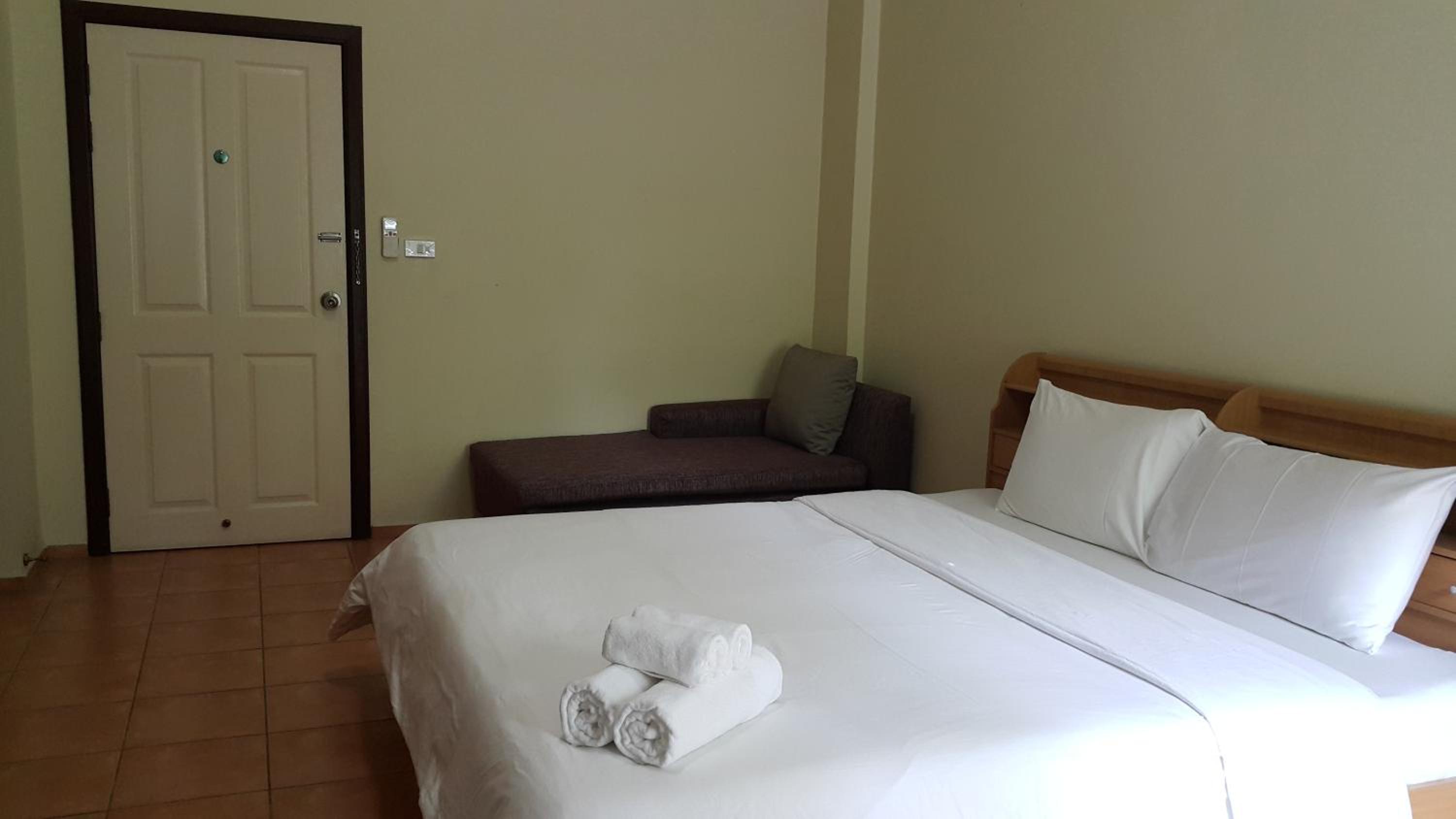Lomsabai Apartments