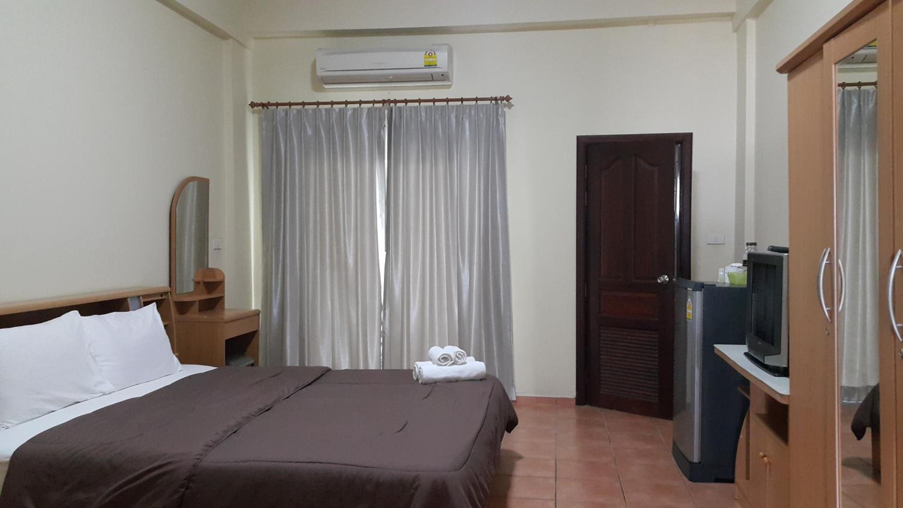 Lomsabai Apartments