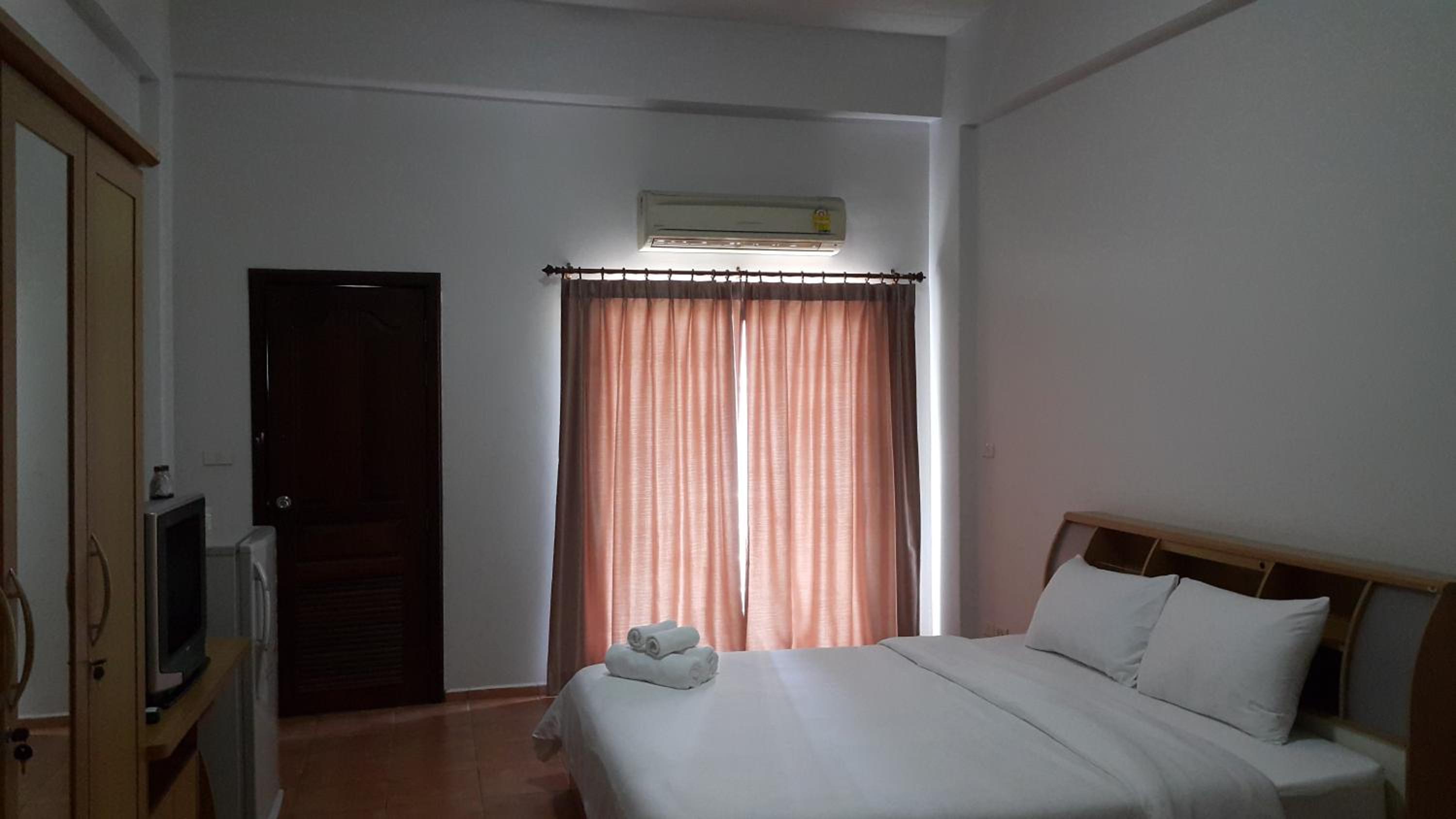 Lomsabai Apartments