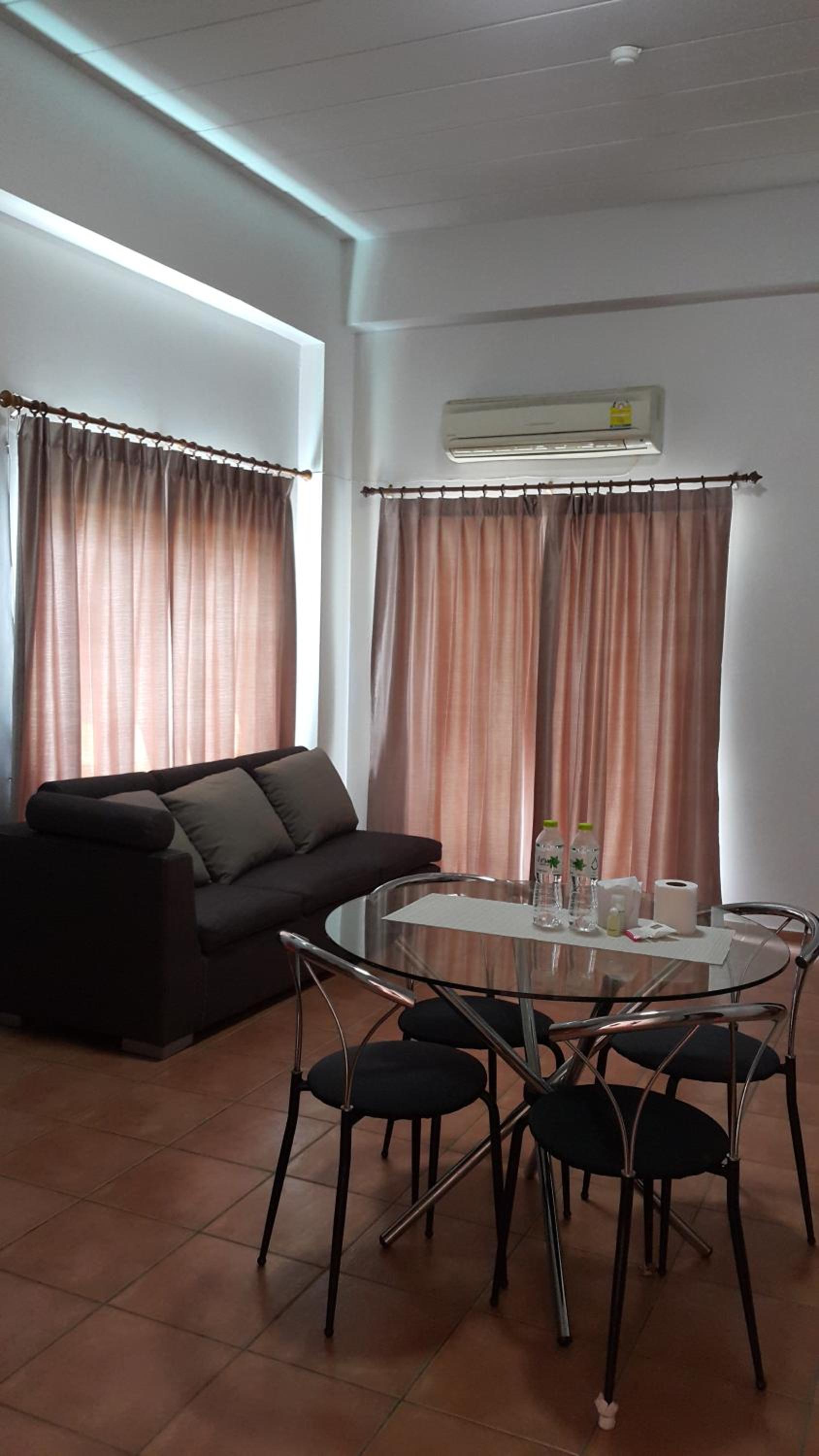 Lomsabai Apartments