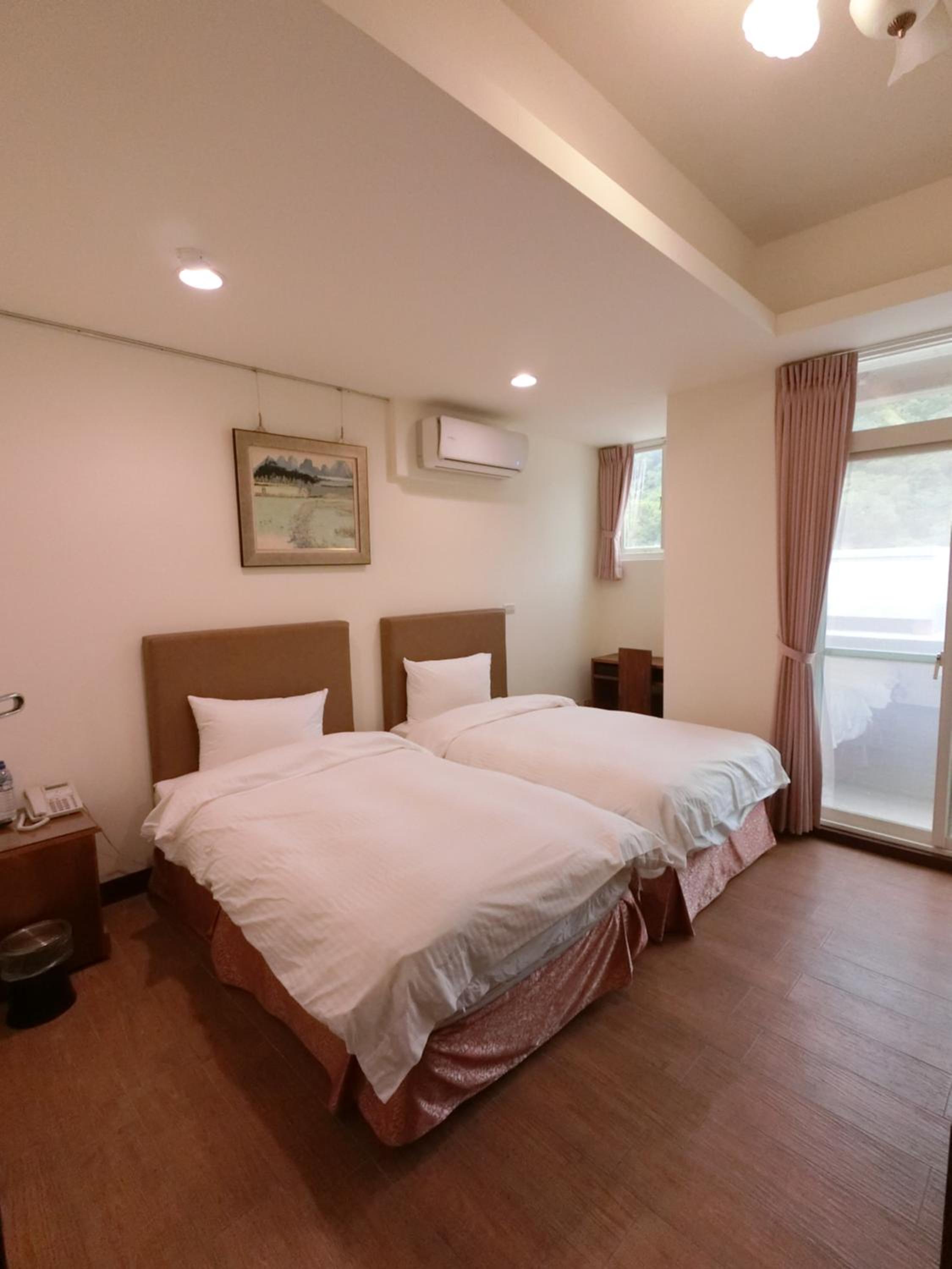 Long Zhi Yue Hotel