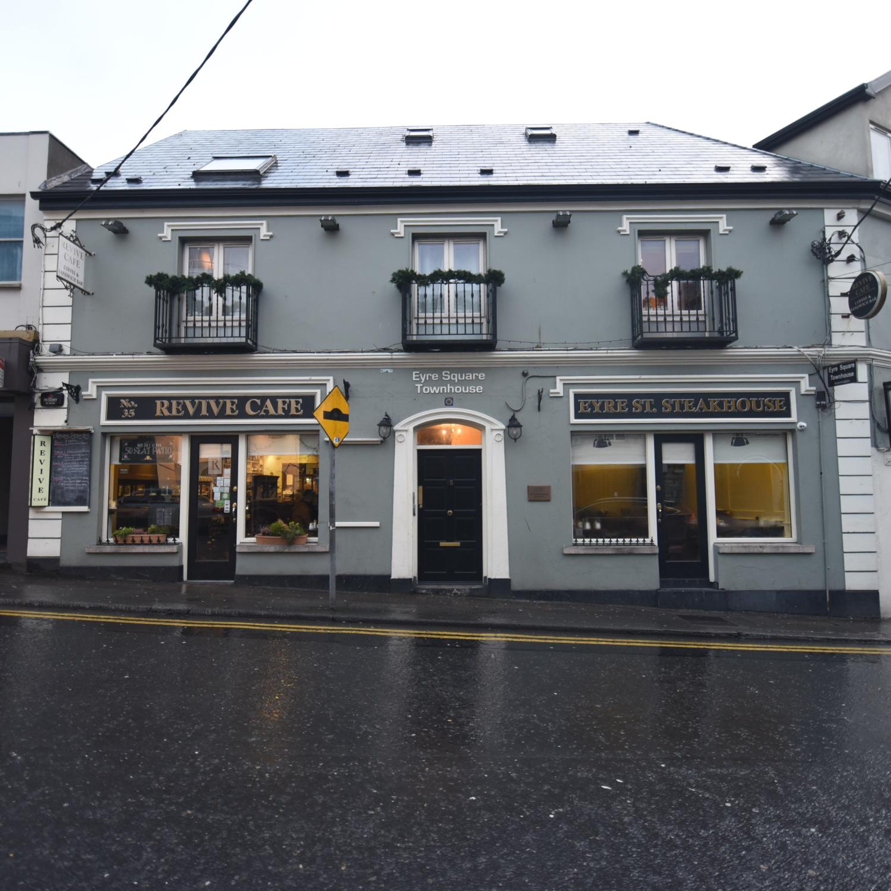 Hotel The Eyre Square Townhouse - Image 1