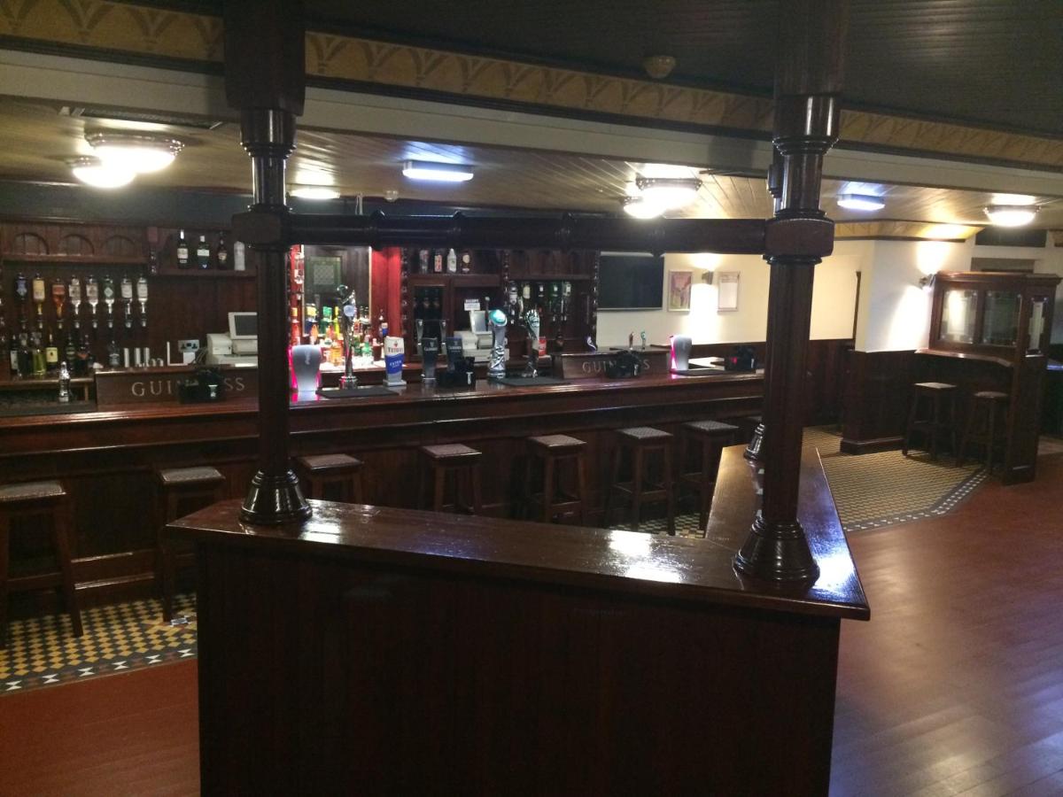 bar