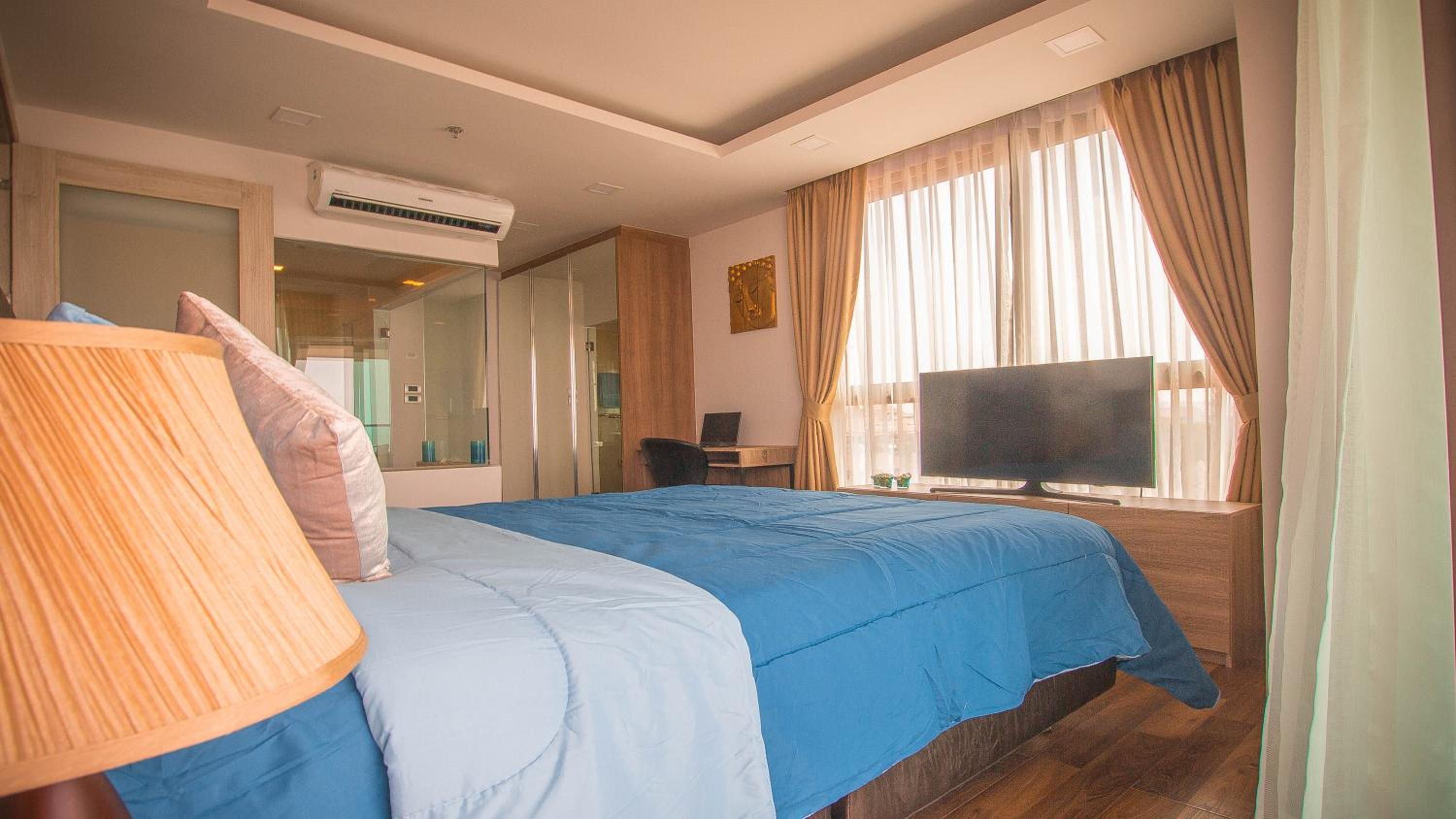 Luxury Seaview Condo The Peak Towers 200m To Beach view 3
