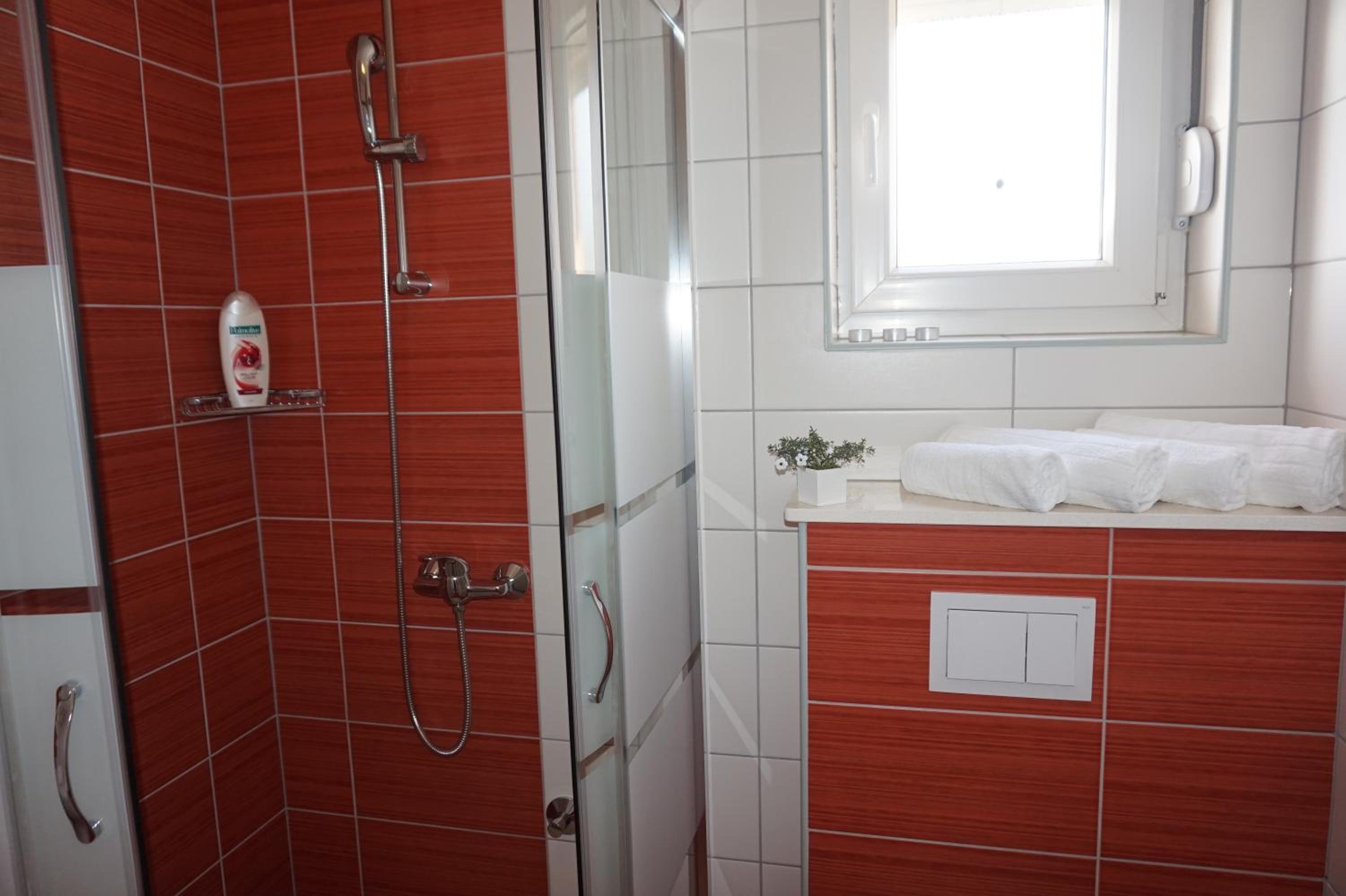 Tomena apartments