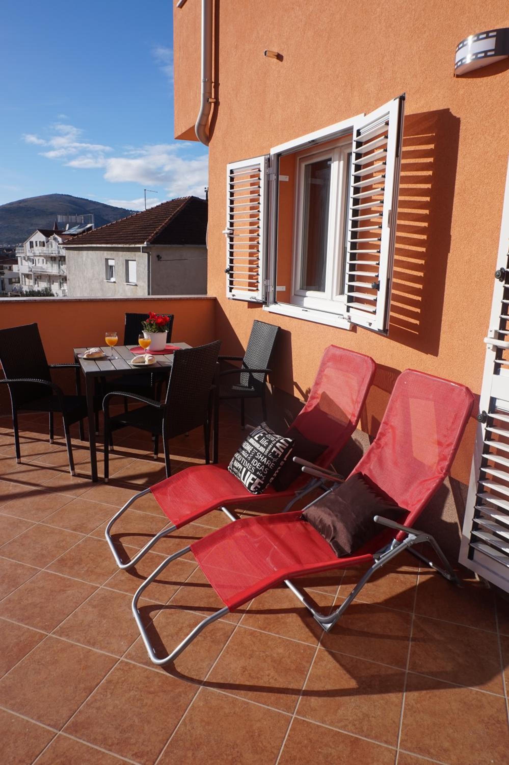 Tomena apartments