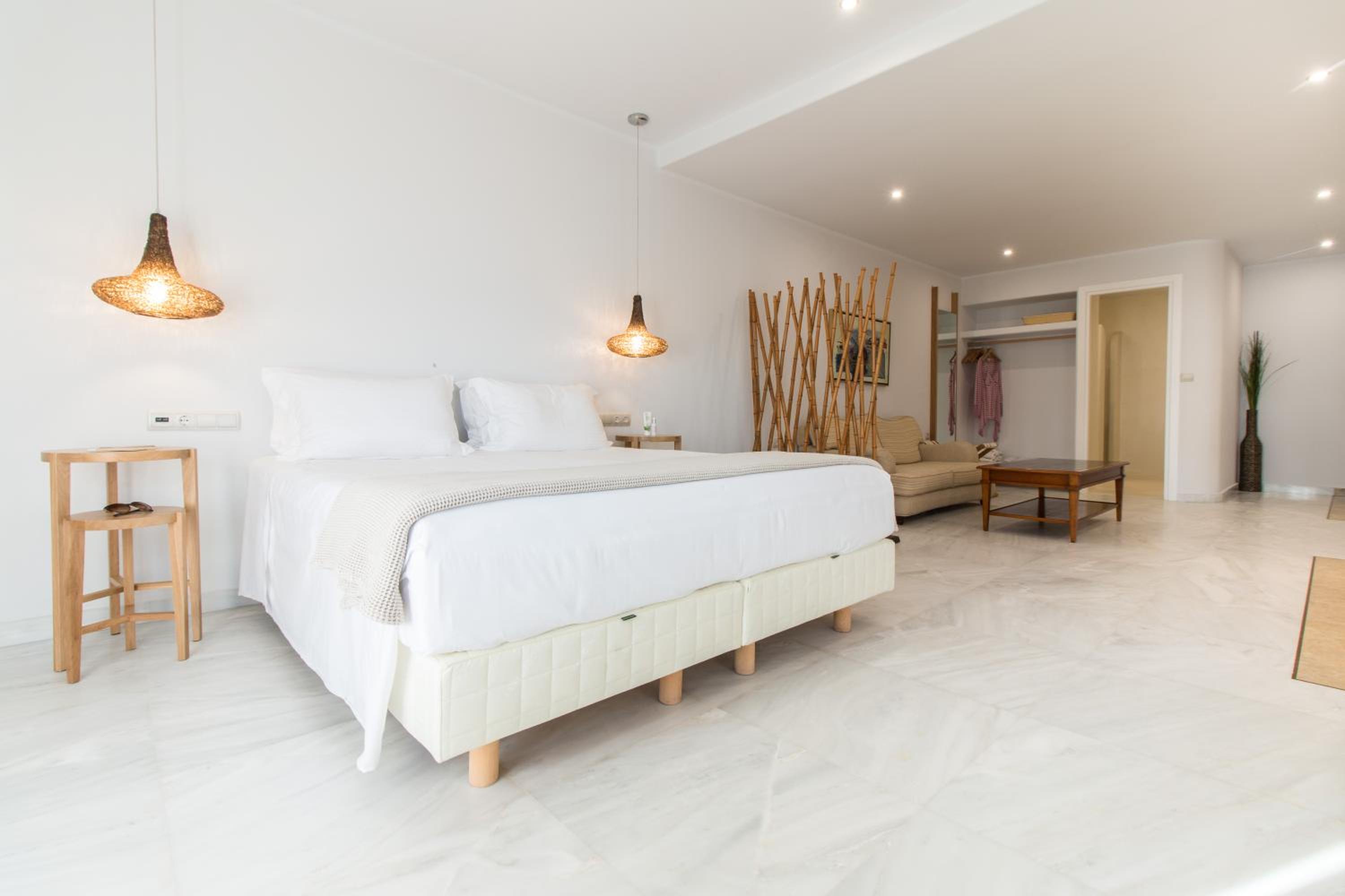 Finikas Hotel
