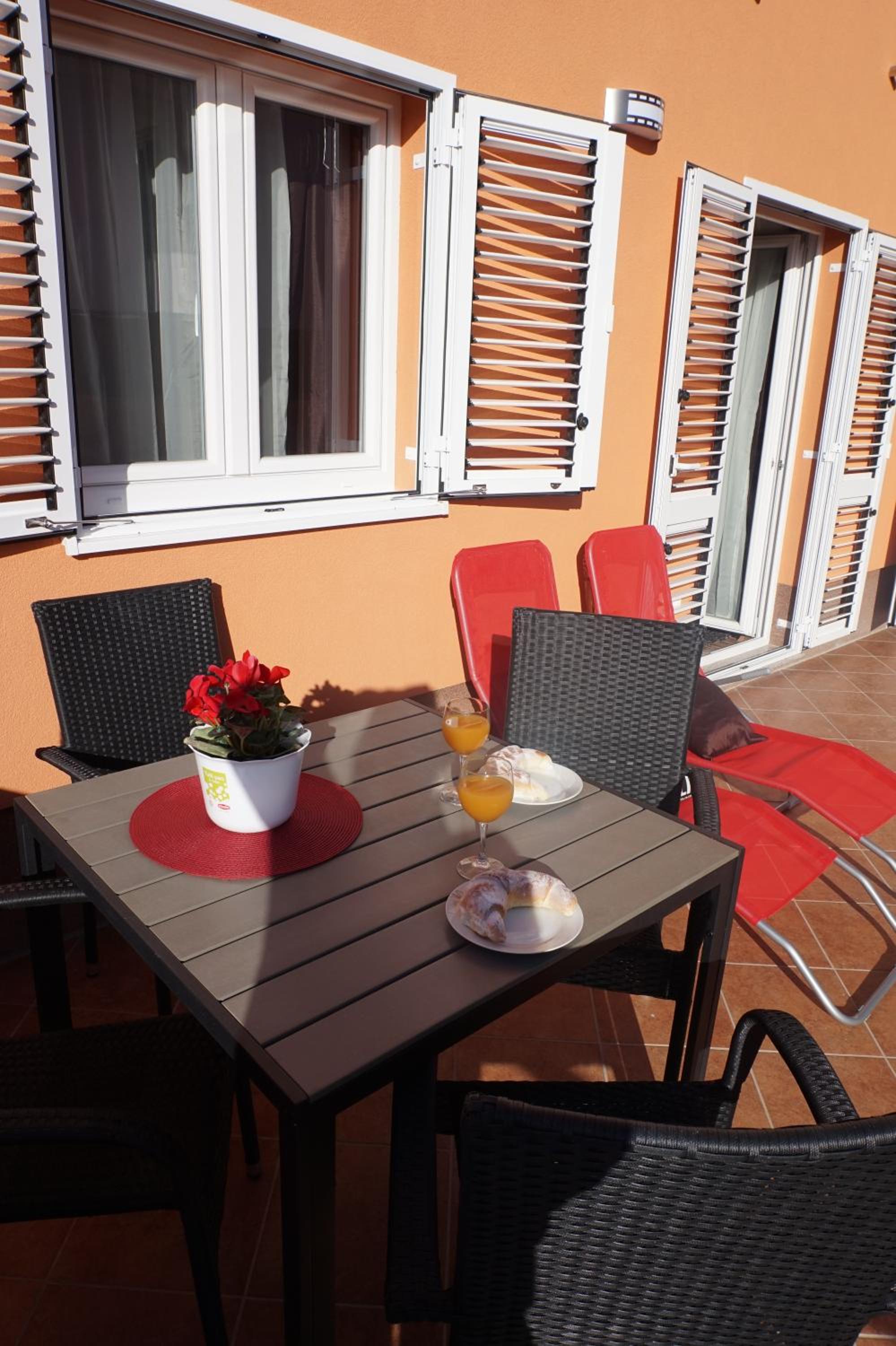 Tomena apartments