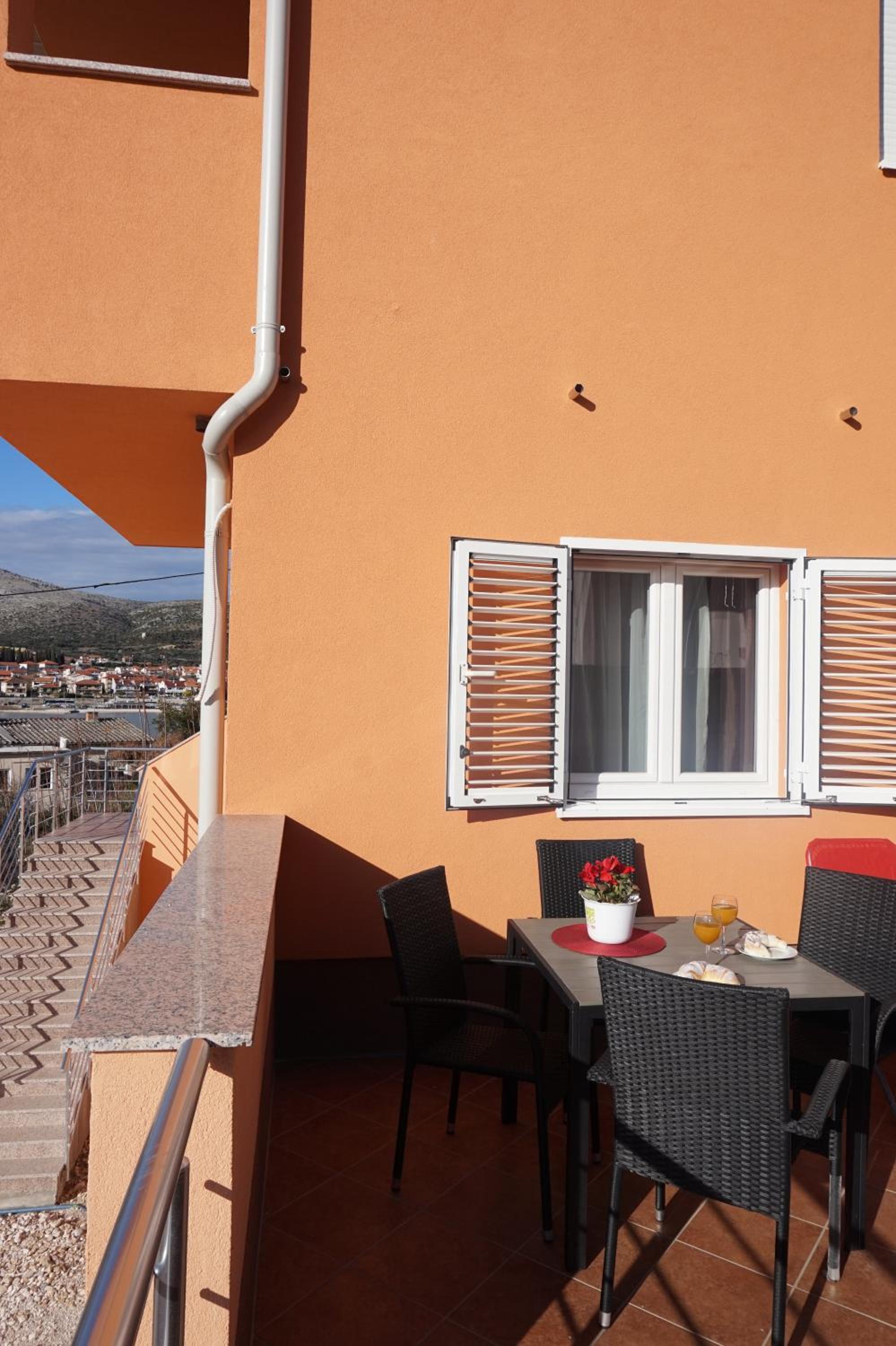 Tomena apartments