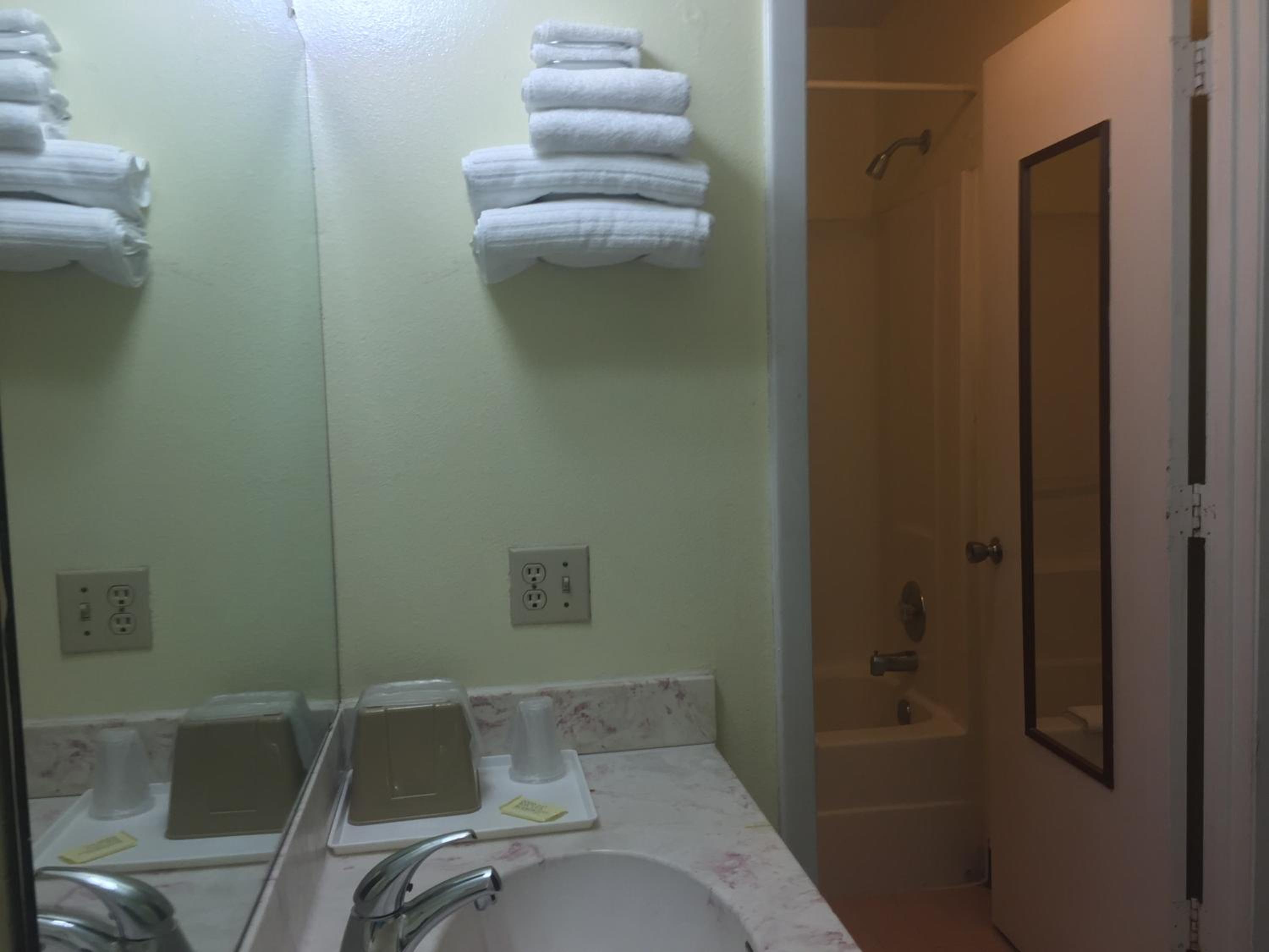 Maple Leaf Inn & Suites