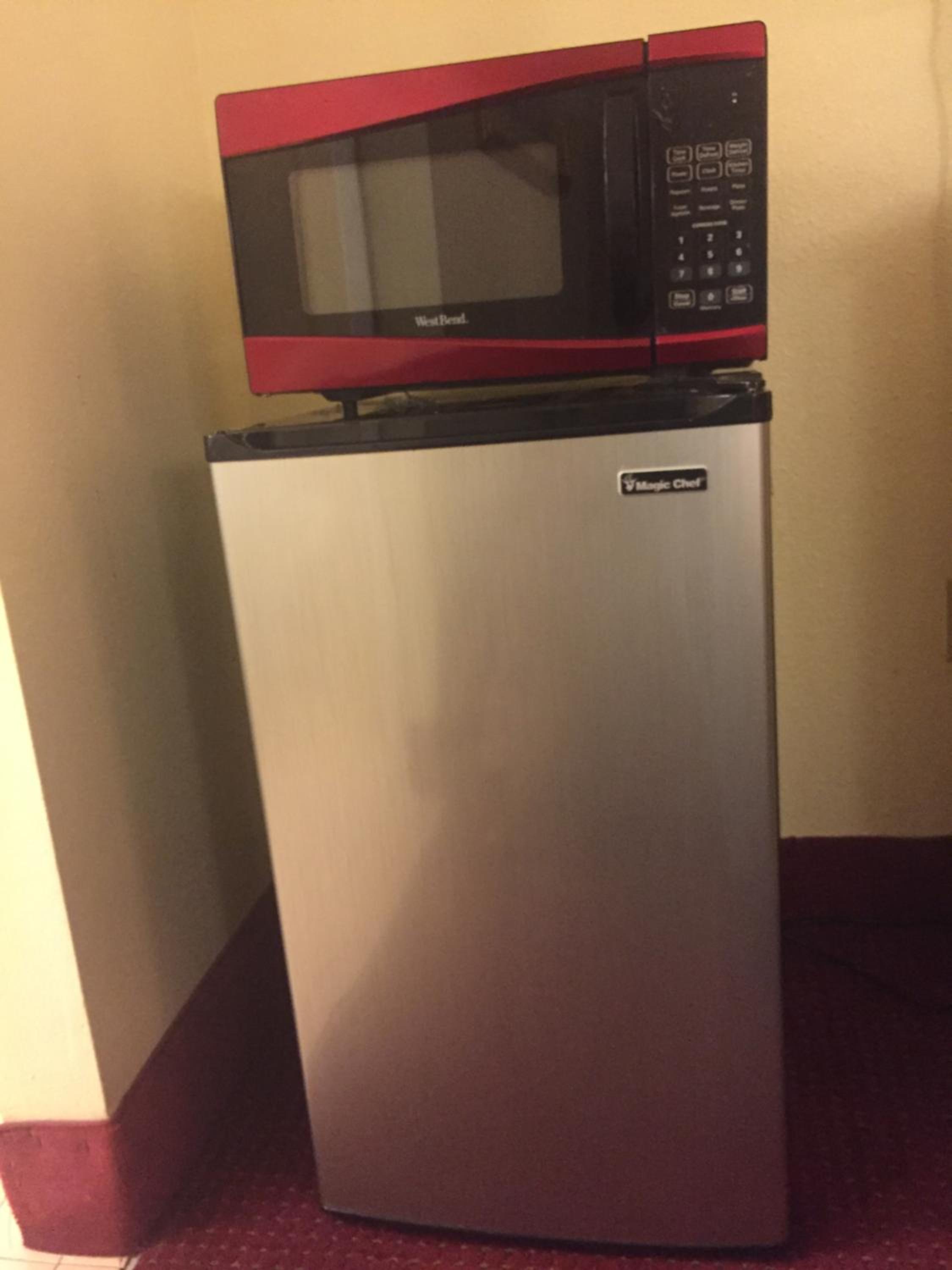 Maple Leaf Inn & Suites