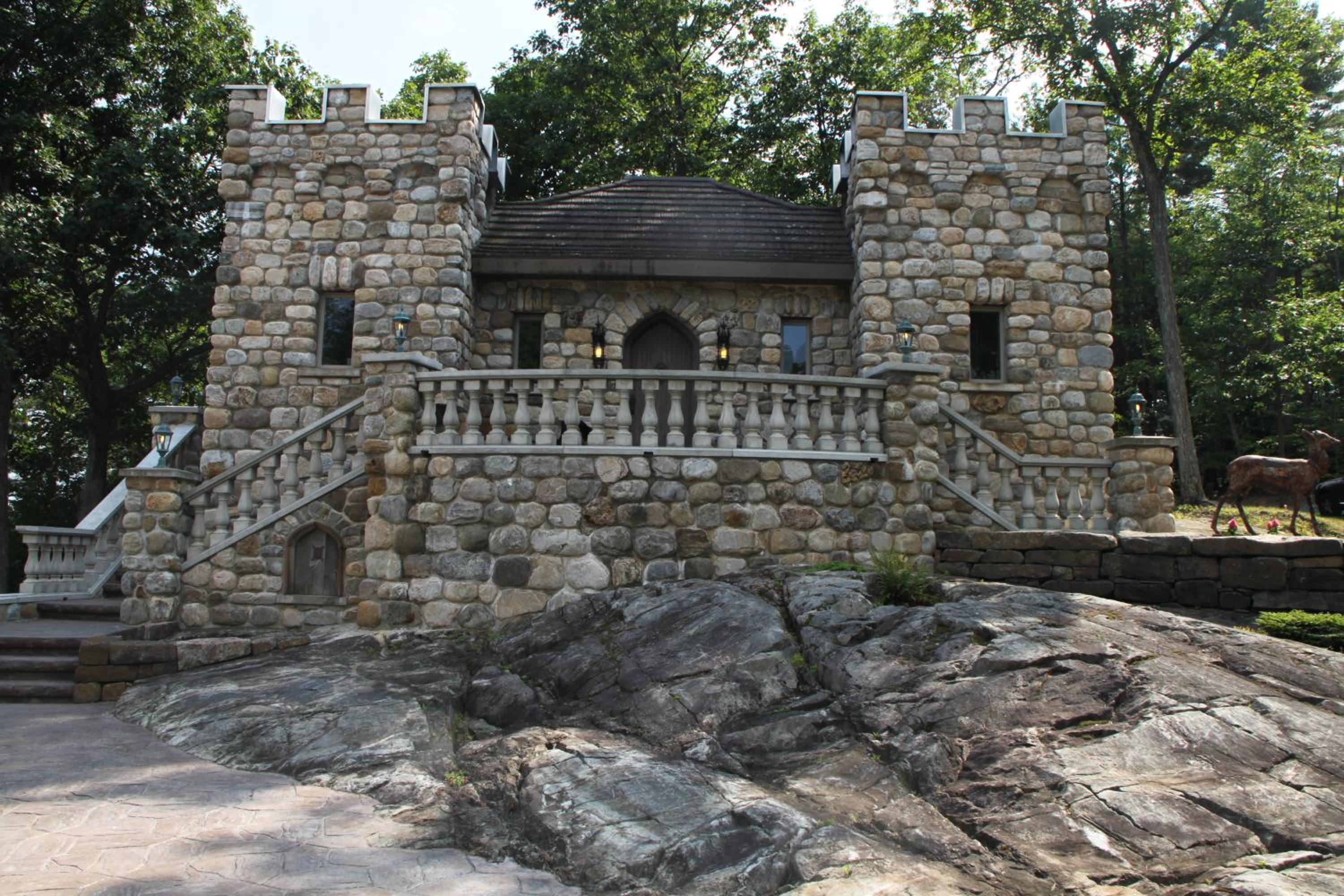 HIGHLANDS CASTLE overlooking Lake George plus 2 other CASTLES & SUITES