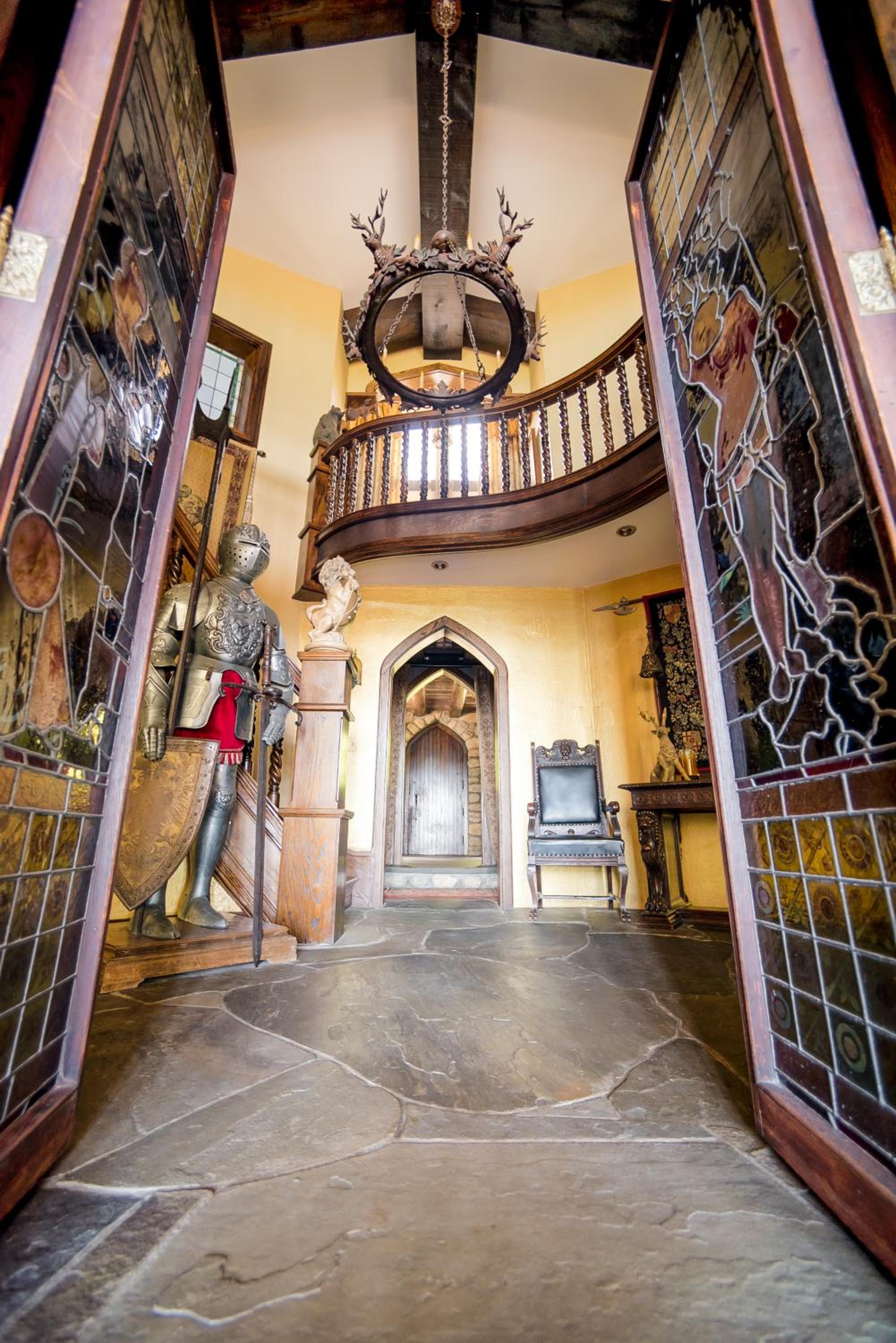 HIGHLANDS CASTLE overlooking Lake George plus 2 other CASTLES & SUITES