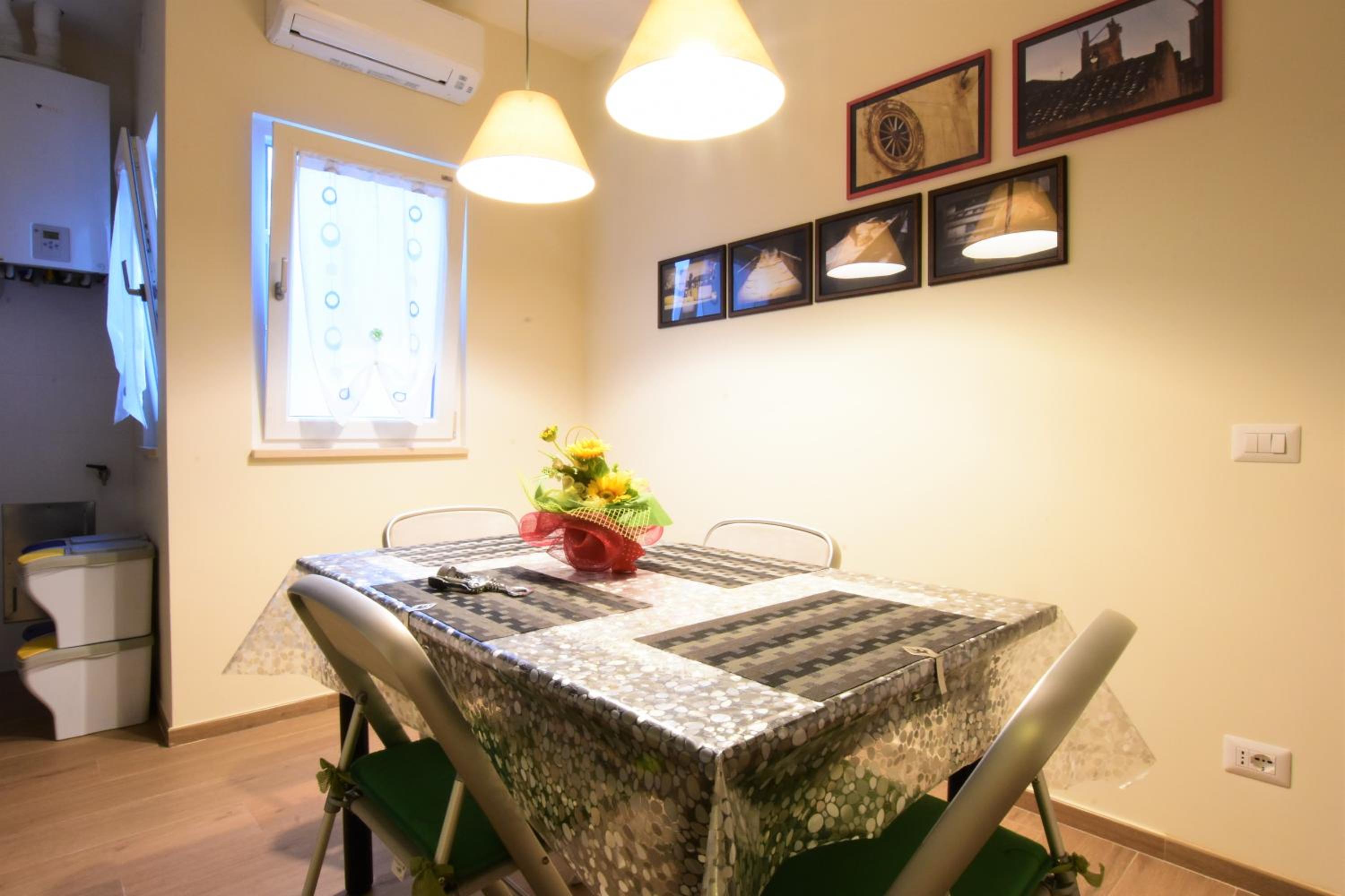 DIETRO L'ANGOLO photo 5