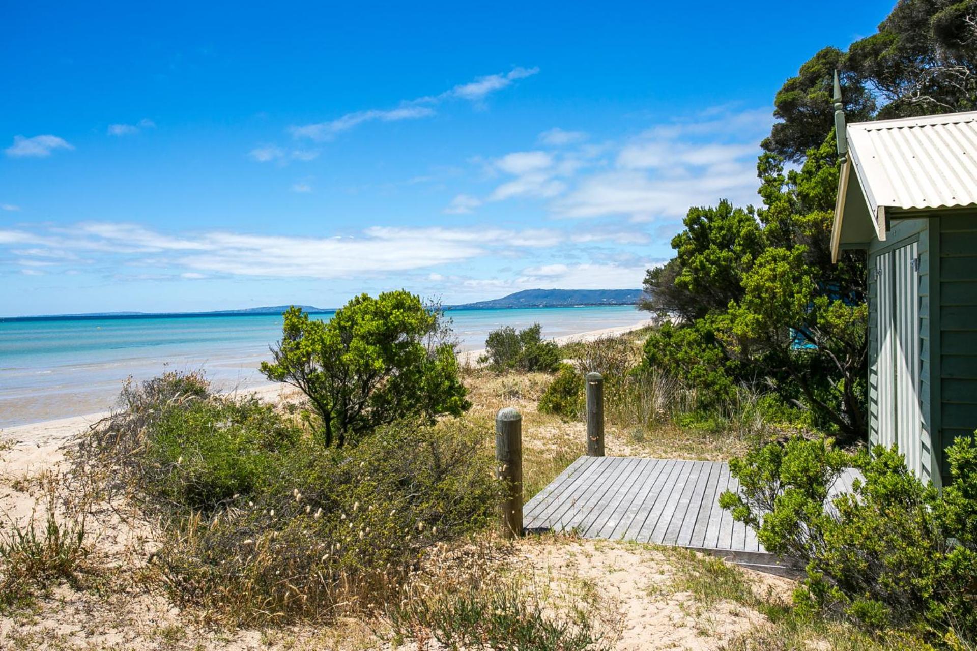 Cute Cottage on Cain - beach at end of street