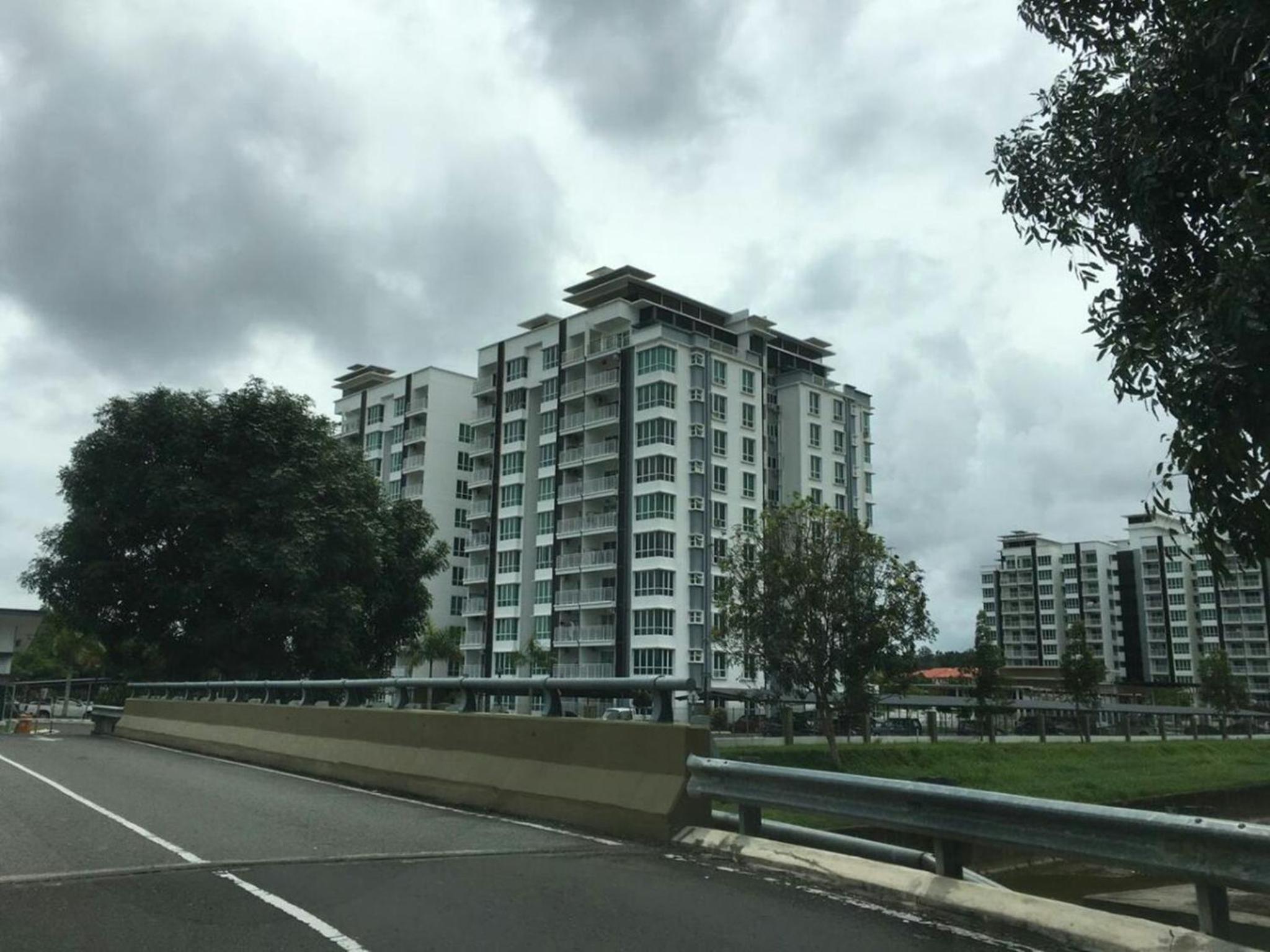 Sandakan Spacious and Comfortable Pool View Condo photo 4