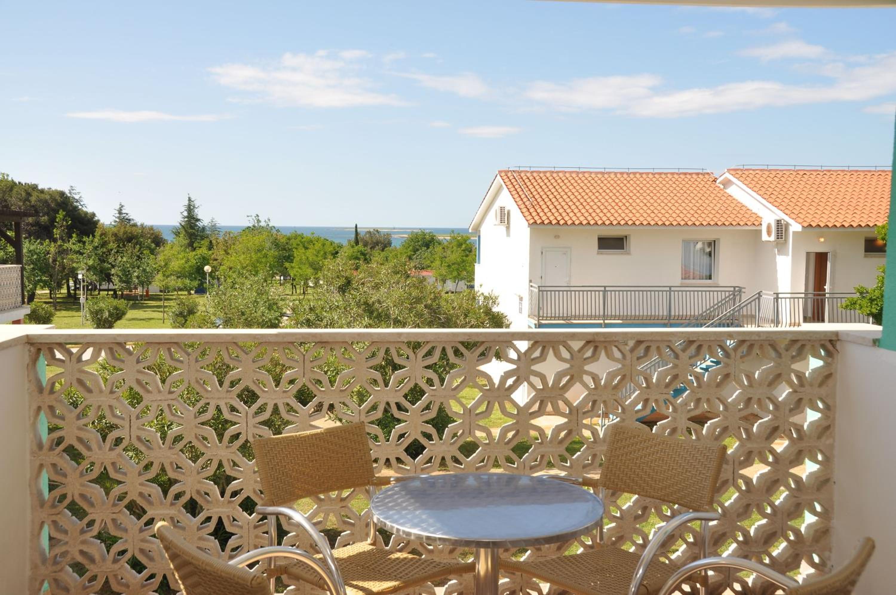 Kazela Apartments
