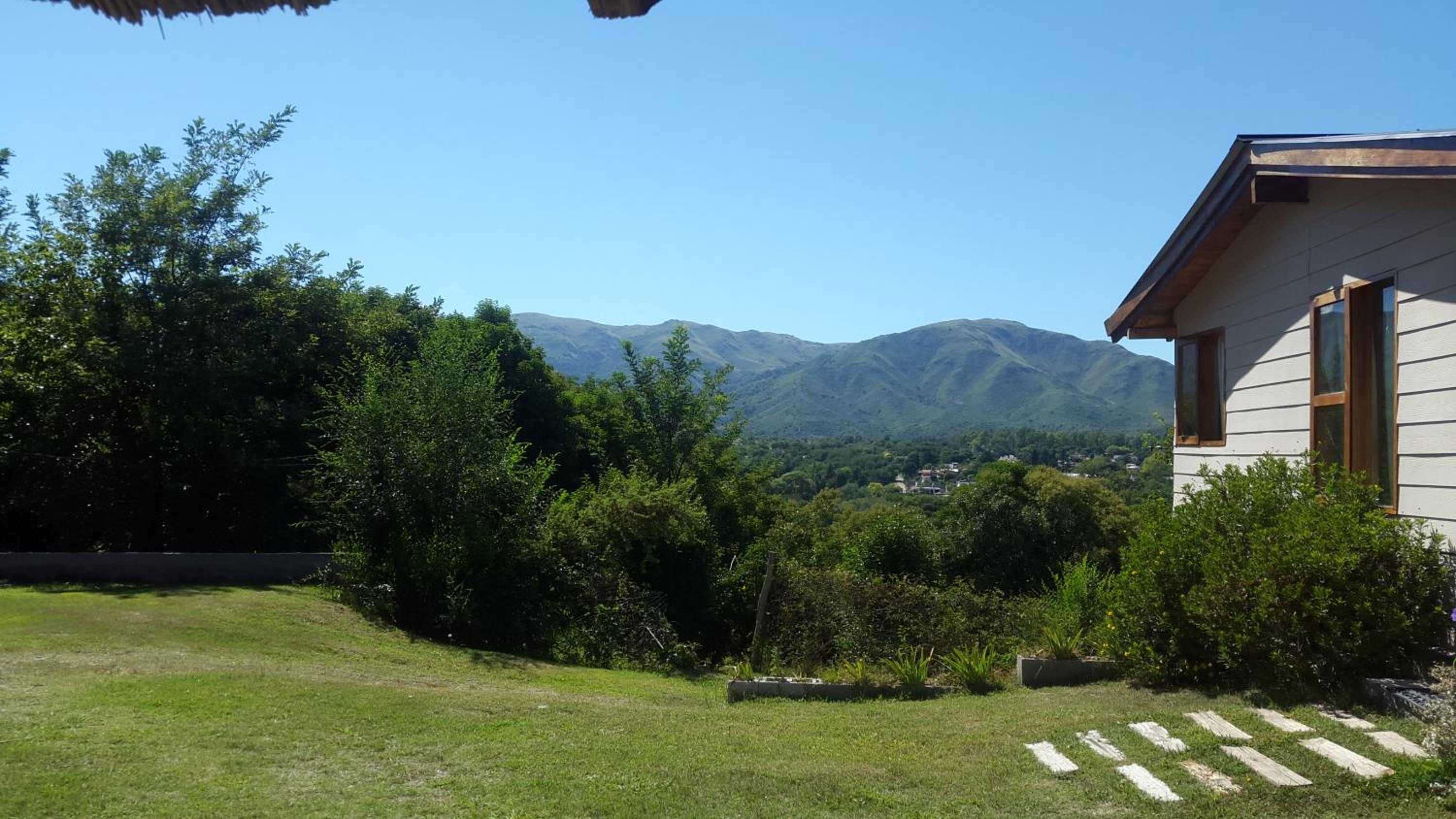 Altos del Pucara Piscina Climatizada vista a las sierras juegos Huerta Orgánica