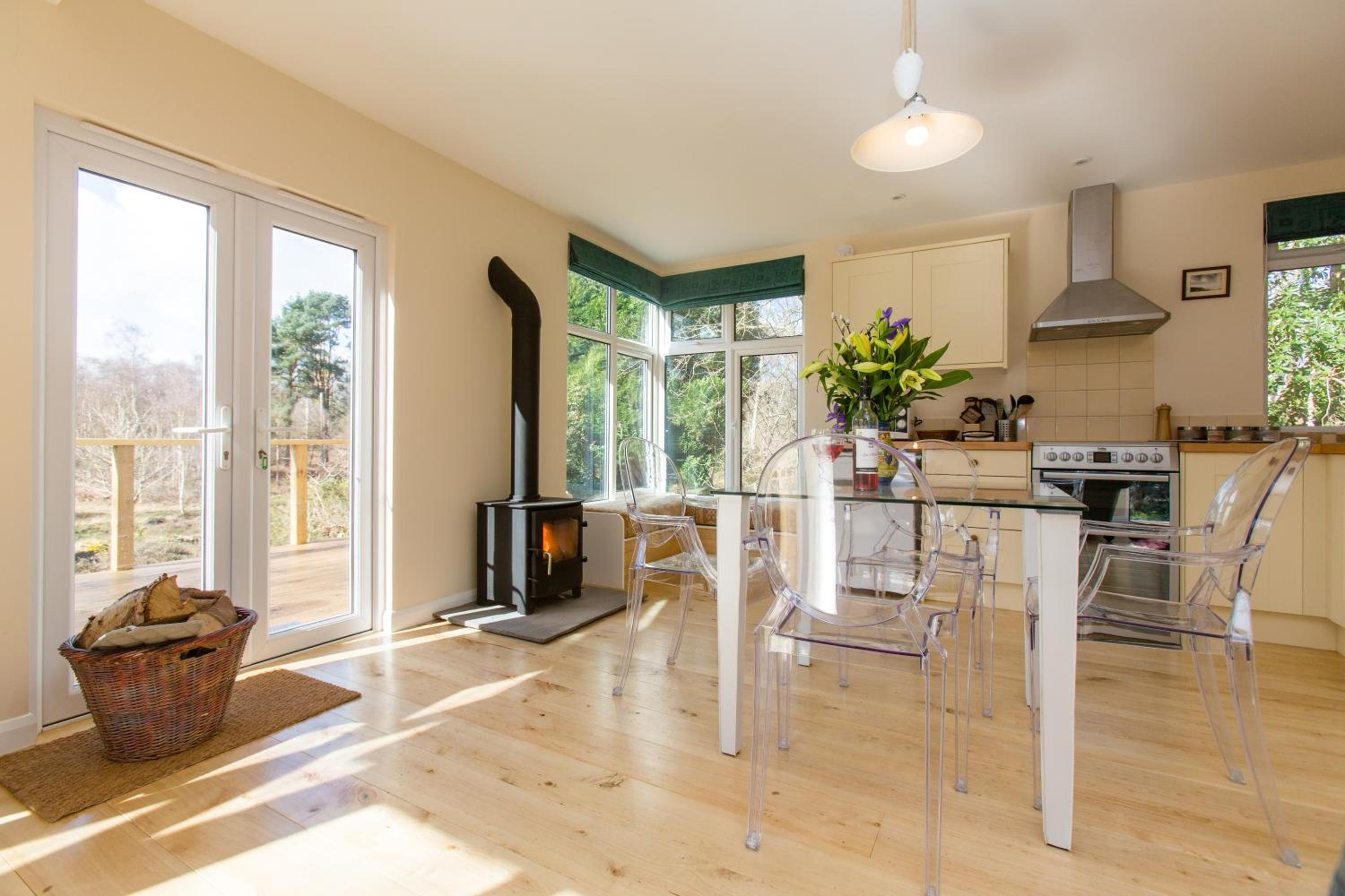 The Retreat, Unique property located in calming woodland surroundings, Close to Aldeburgh and Thorpeness view 2