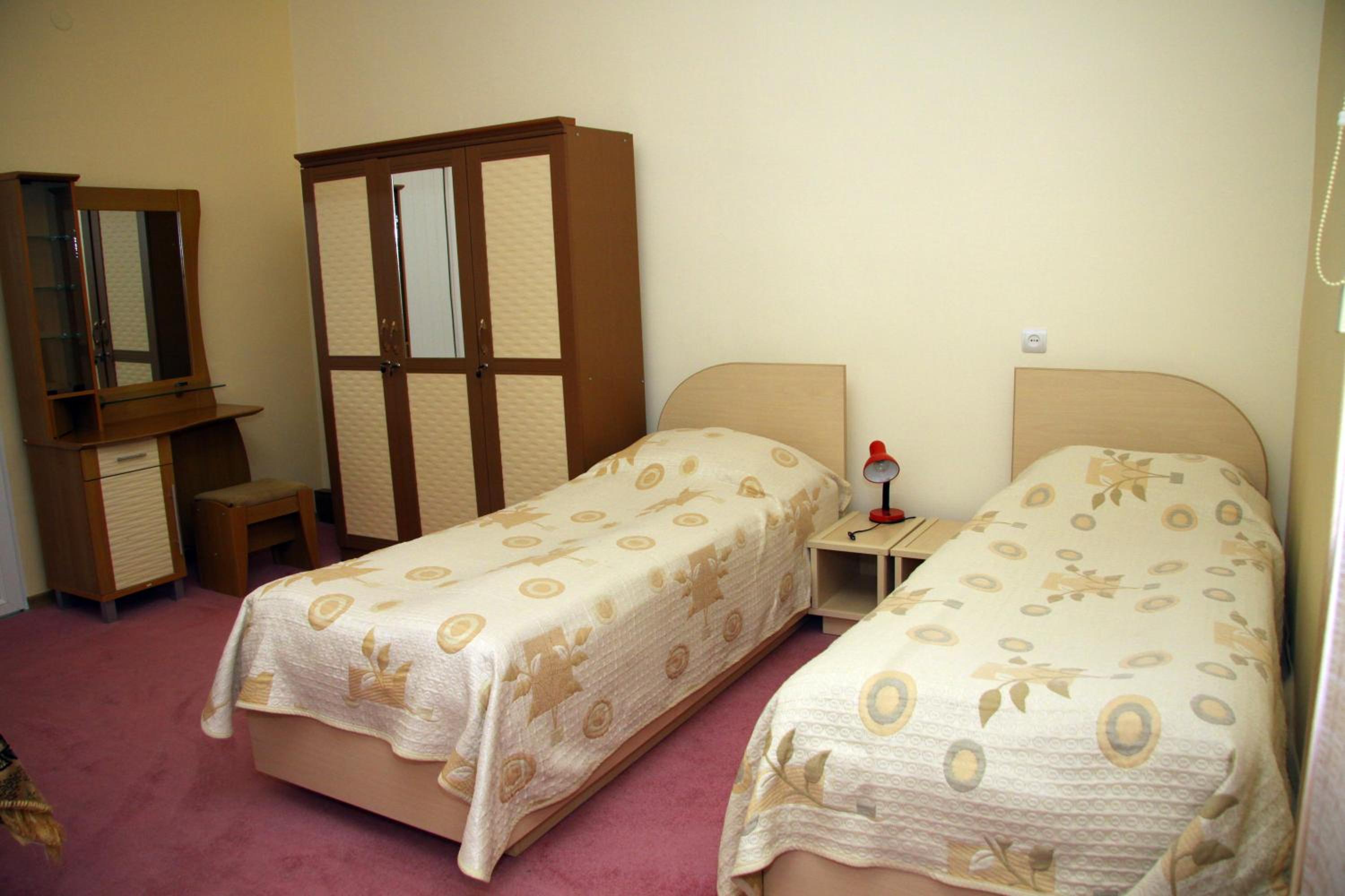 GreenWood Hotel