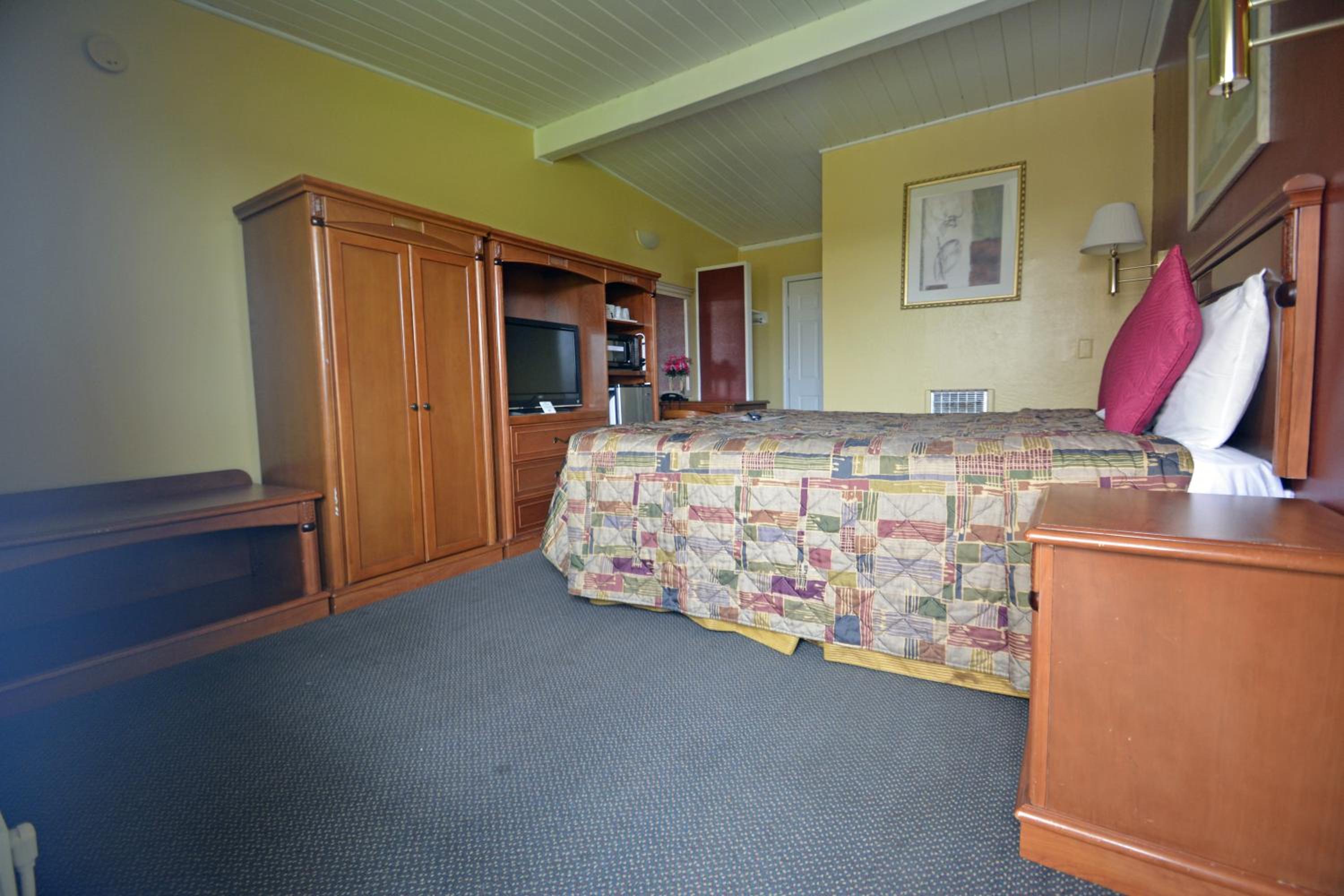 Red Bluff Vacations - Gateway Inn - Property Image 12