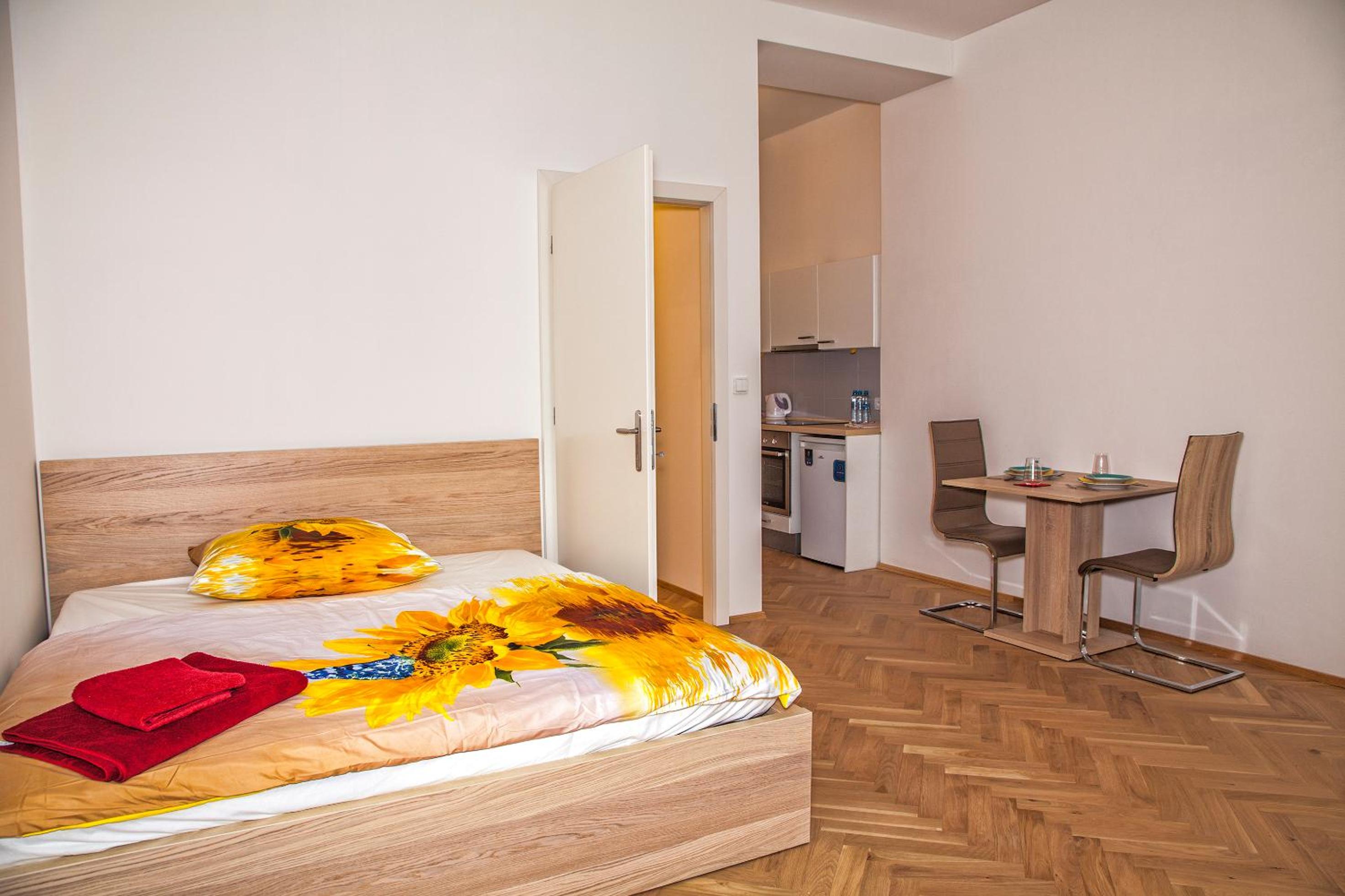 Beautiful Central Apartment Thámova