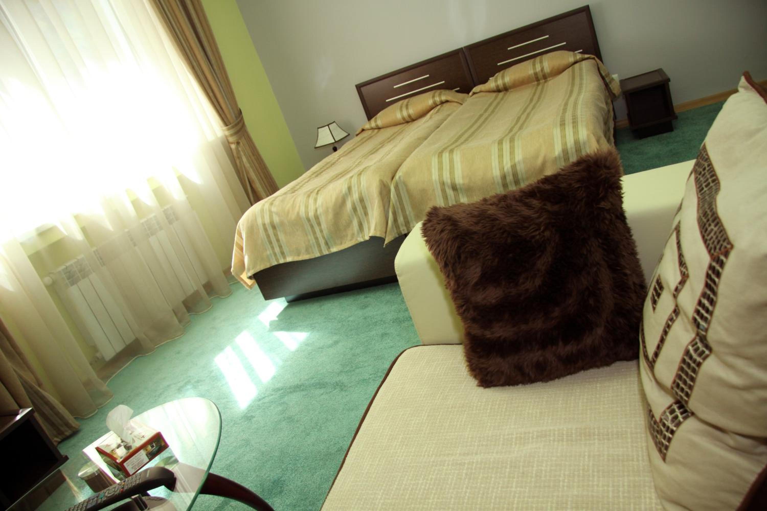 GreenWood Hotel