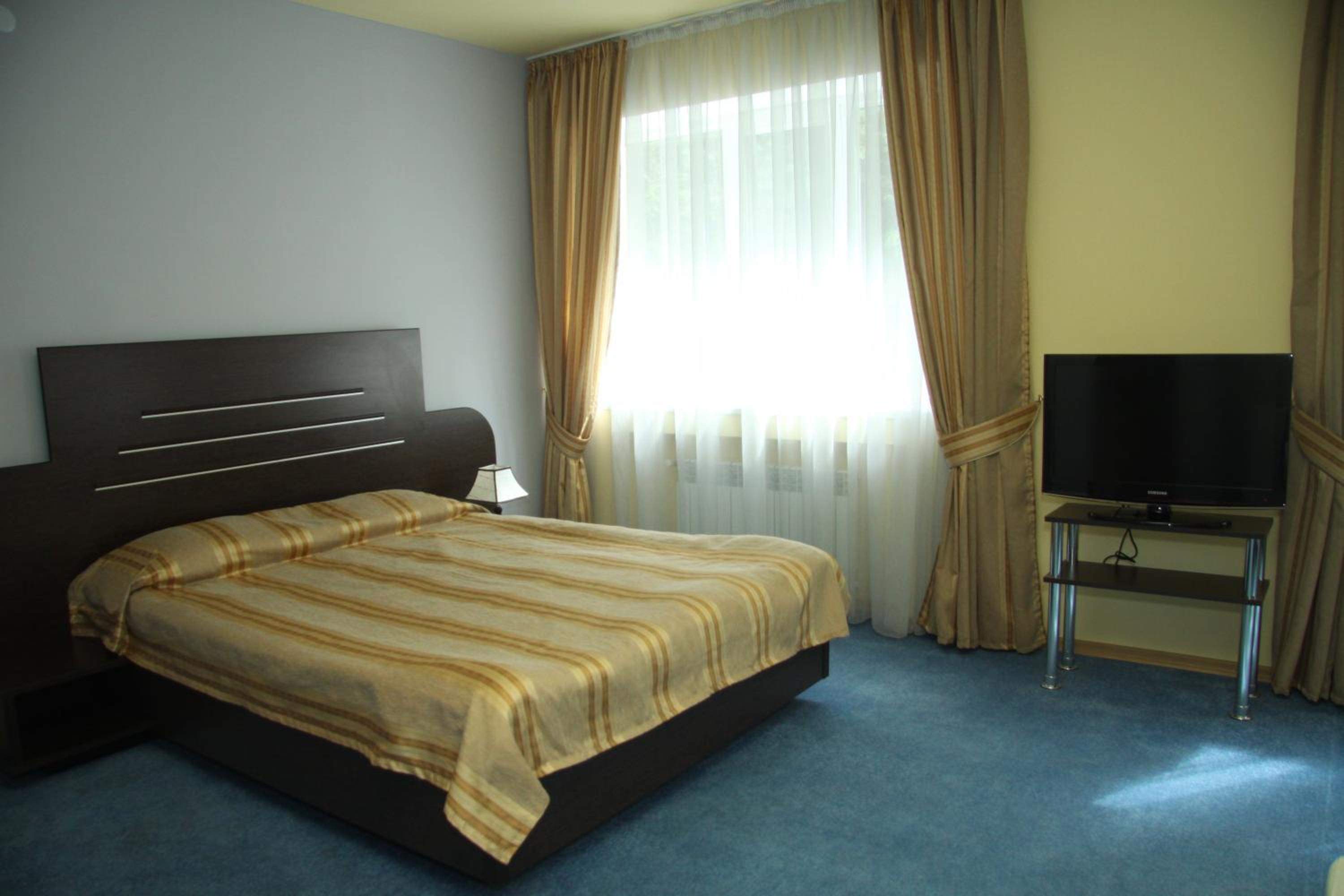 GreenWood Hotel
