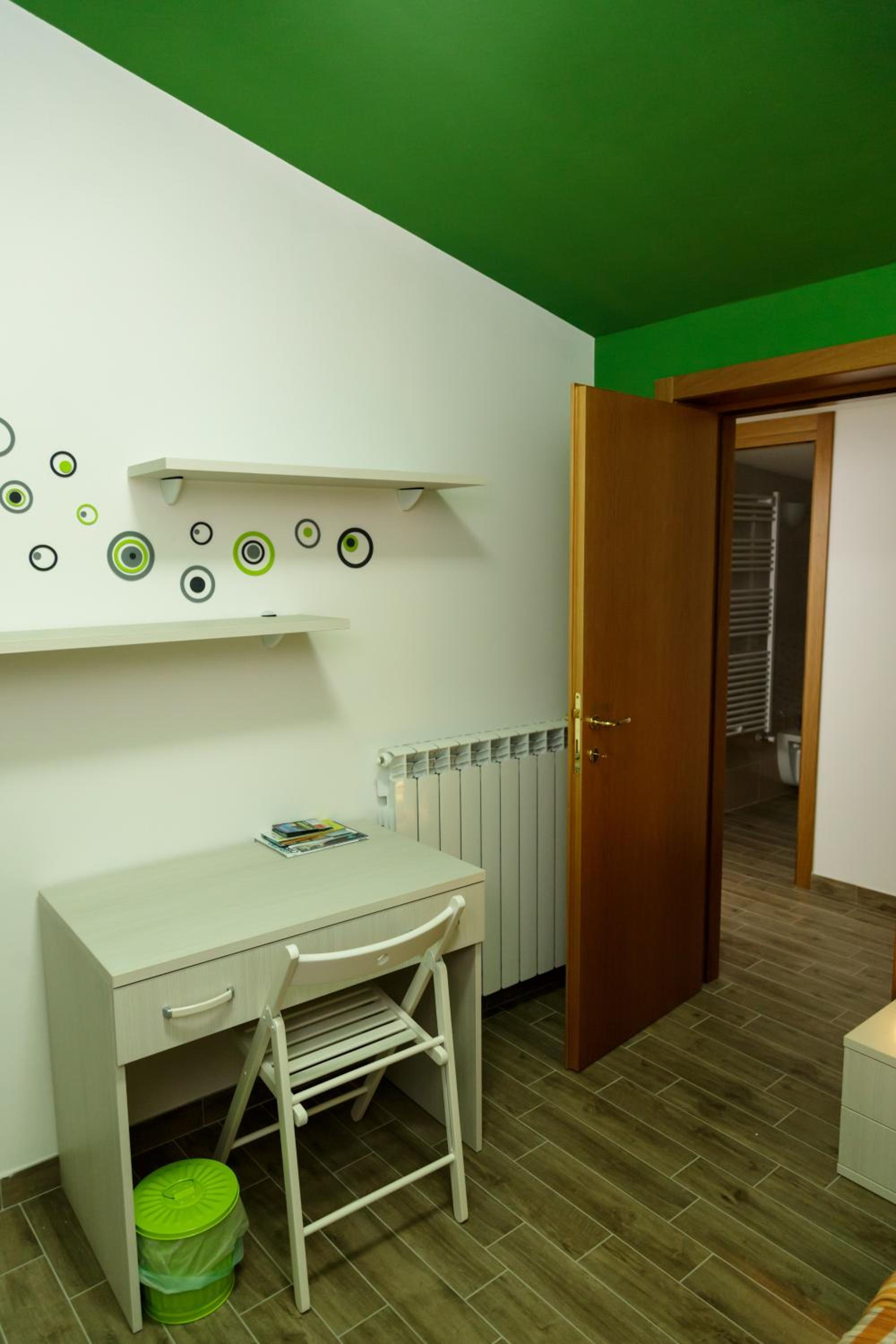 Photo 10