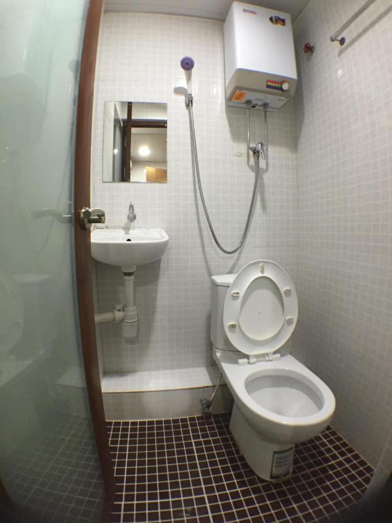 New Yan Yan Guest House reception 9th floor Flat E4 E6