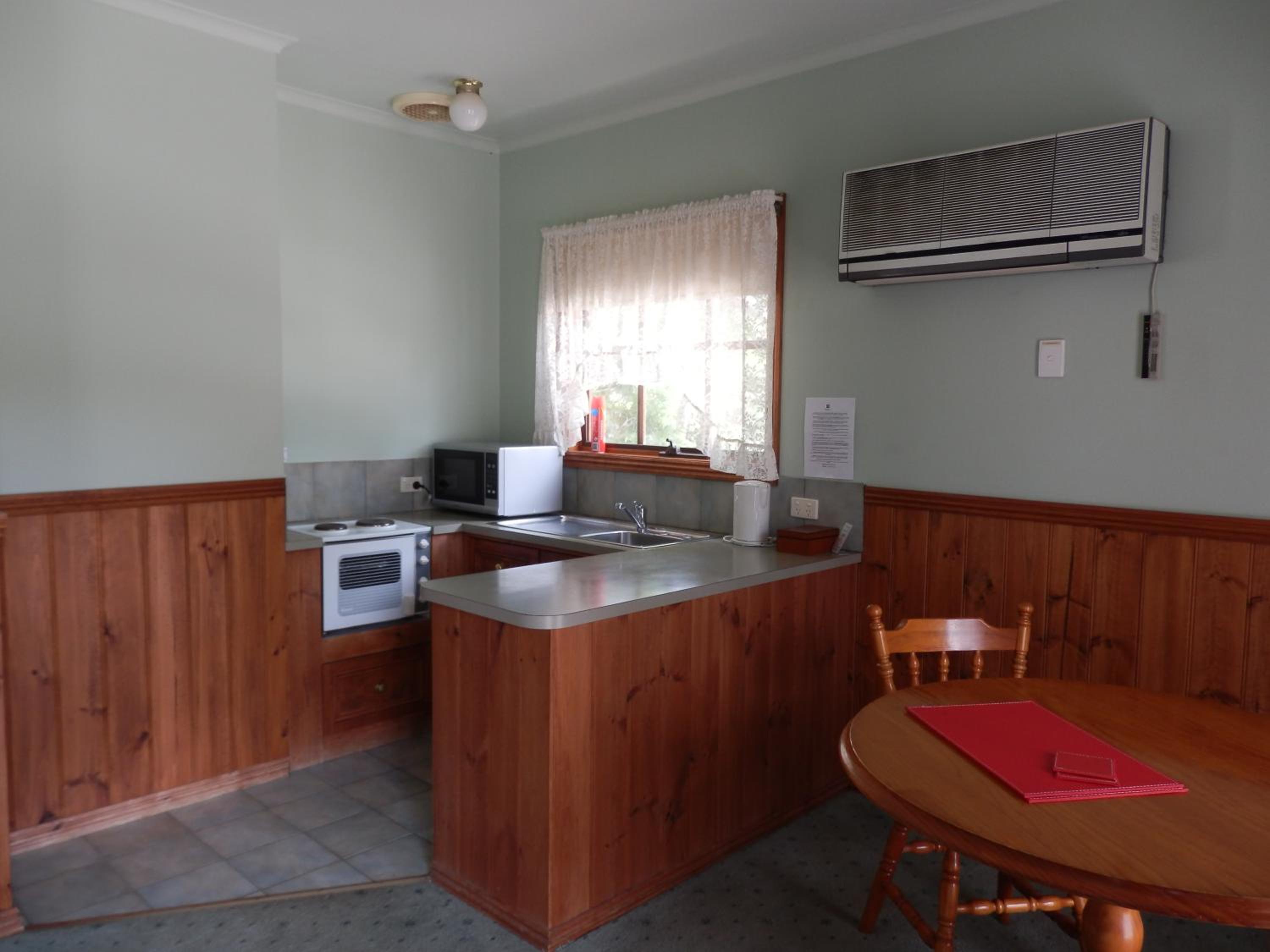 Mountain View Motor Inn & Holiday Lodges