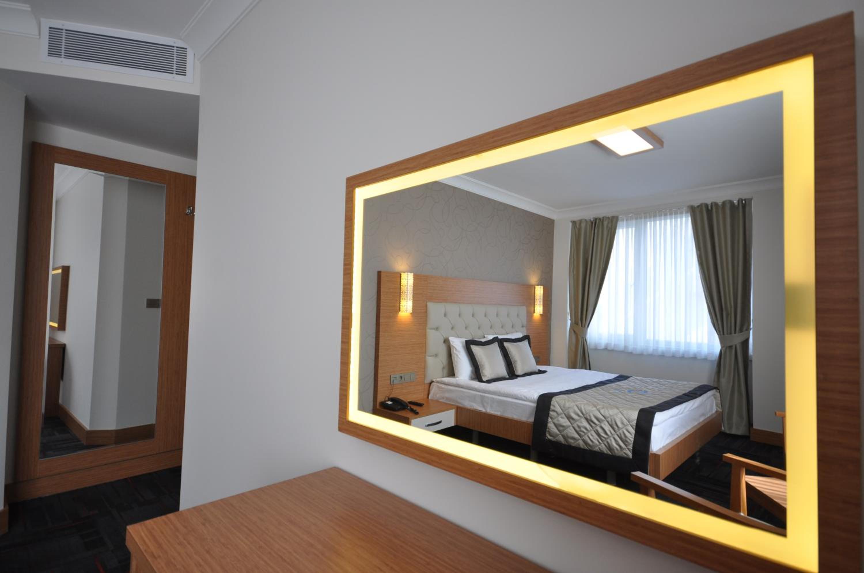 Double Comfort Hotel - Image 15