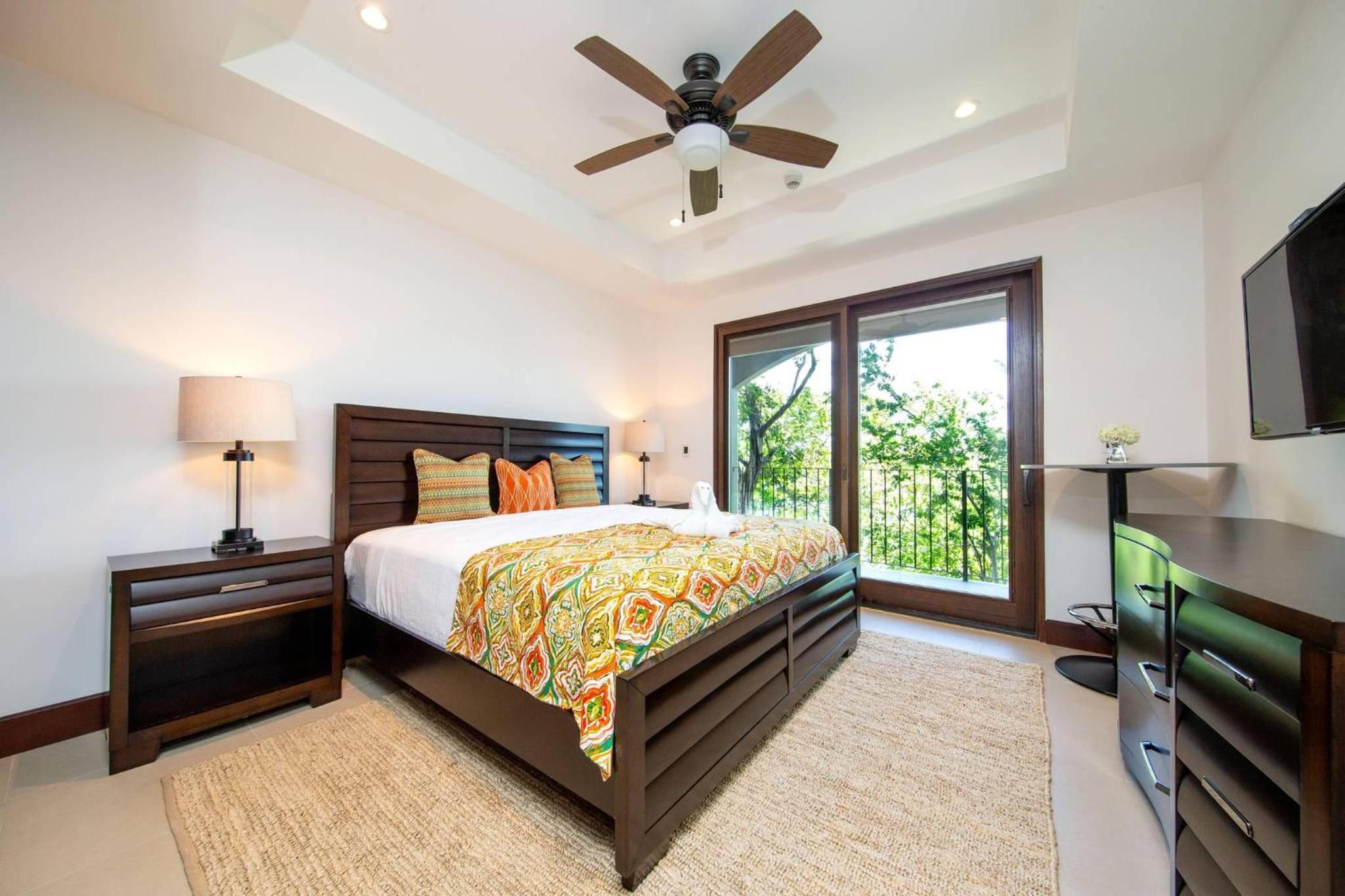 360 Splendor 303-Ocean View Condo-Breakfast Included!