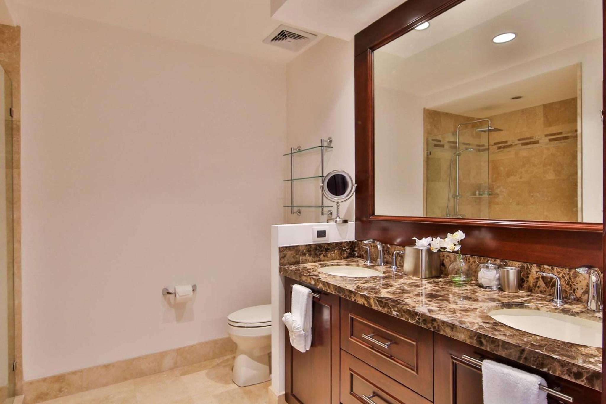 360 Splendor 303-Ocean View Condo-Breakfast Included!