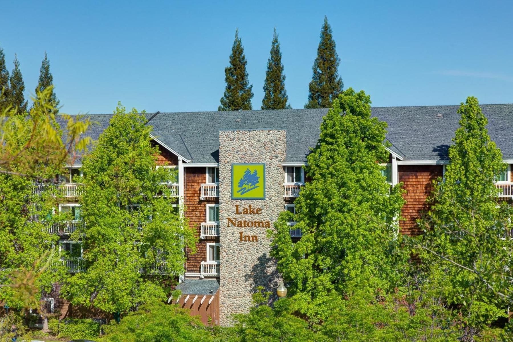 Hotel Lake Natoma Inn