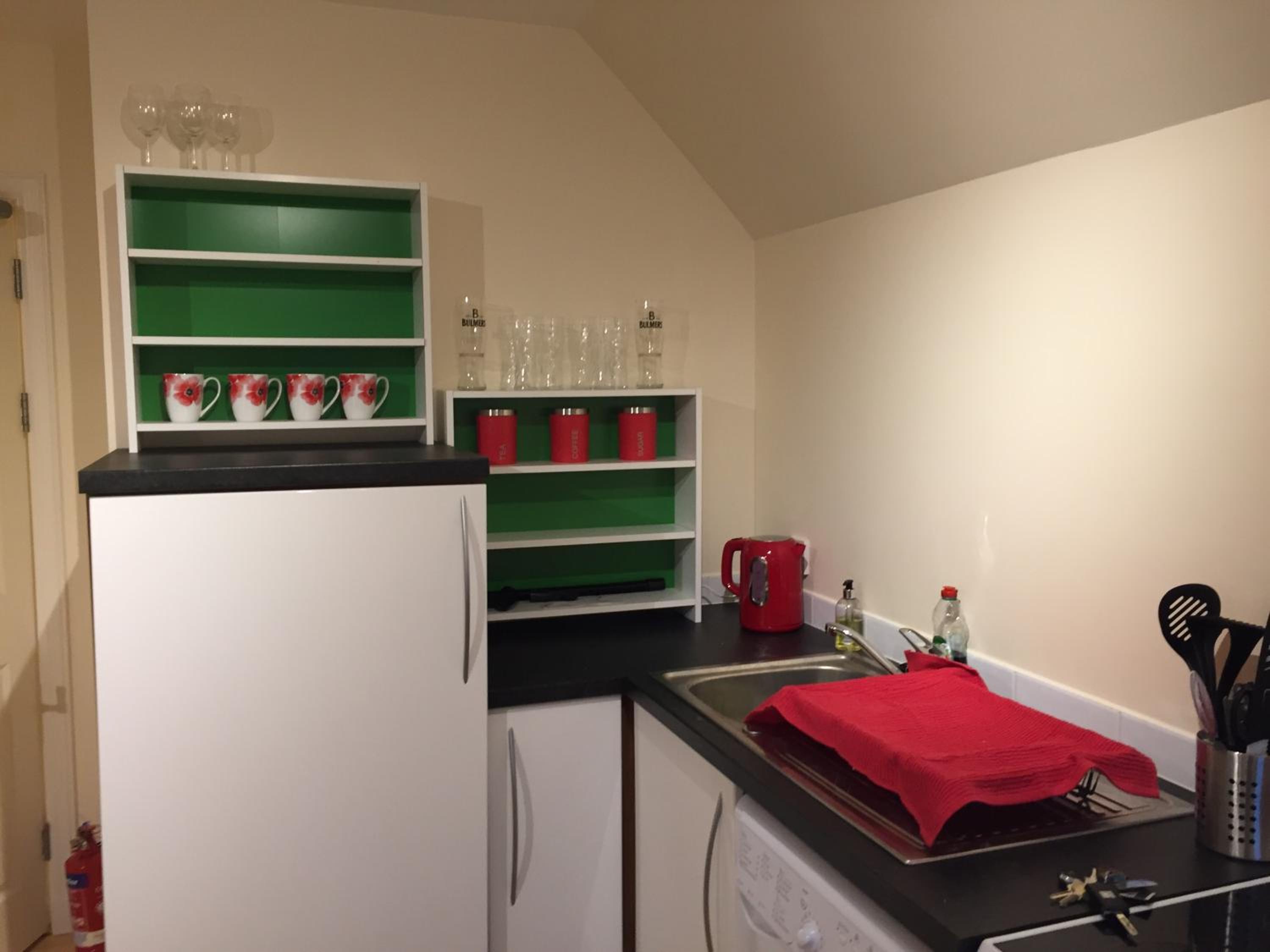 8 Varis Apartments