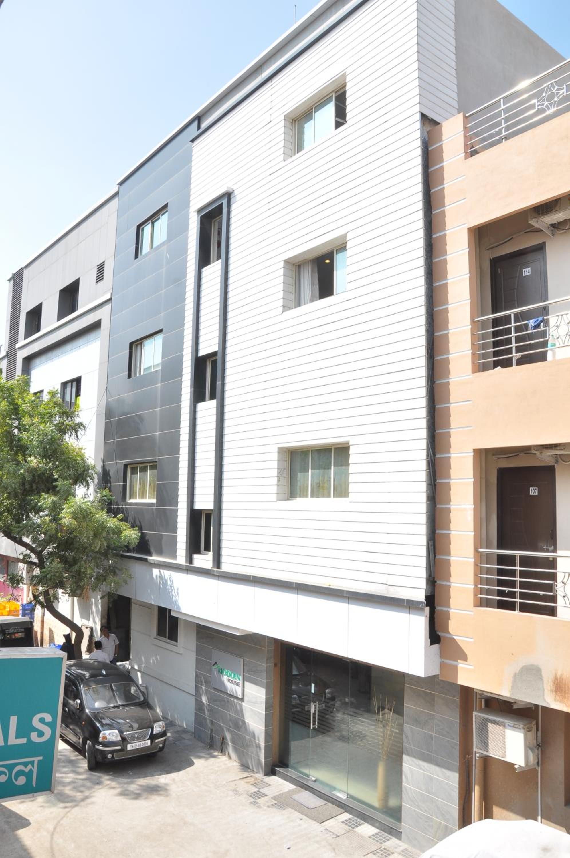 Modern House view 4