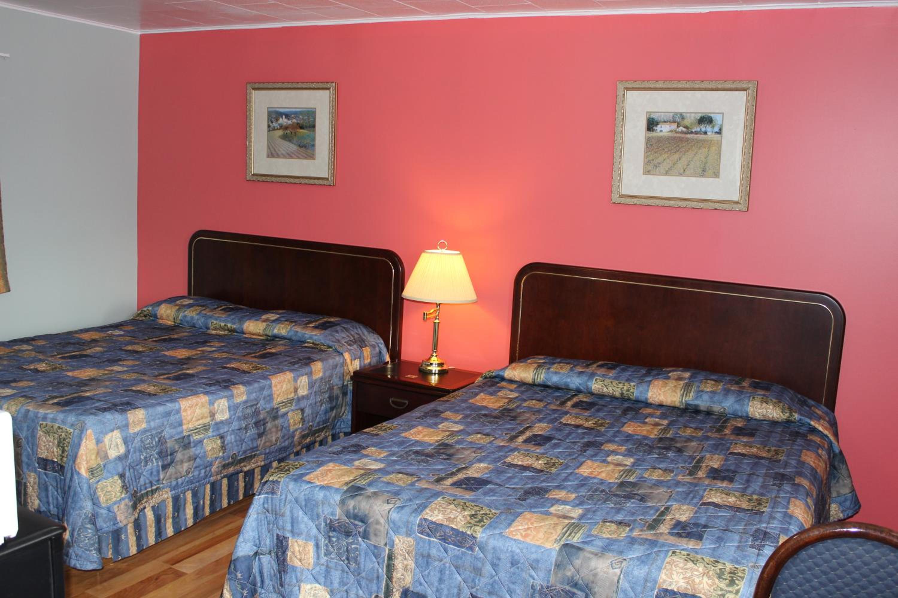 Colonial Motel