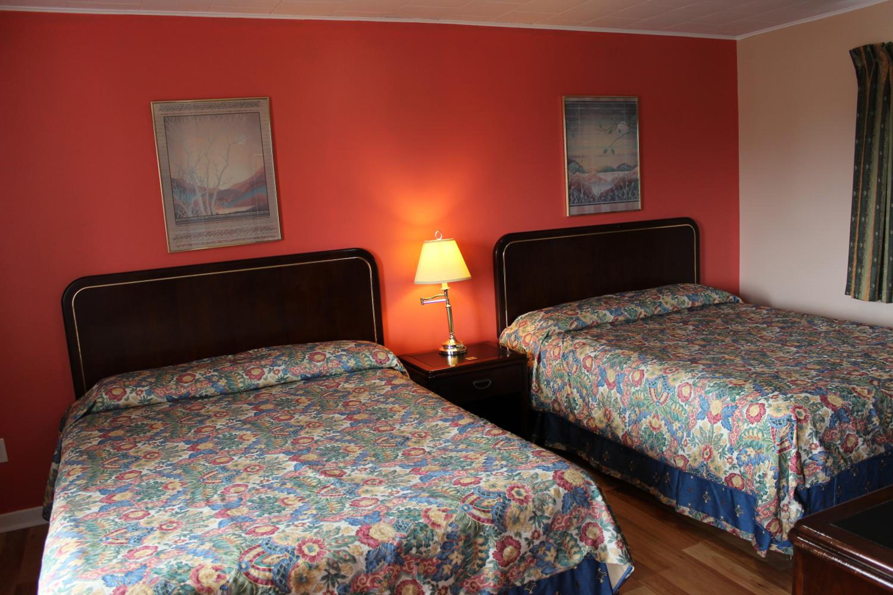 Colonial Motel