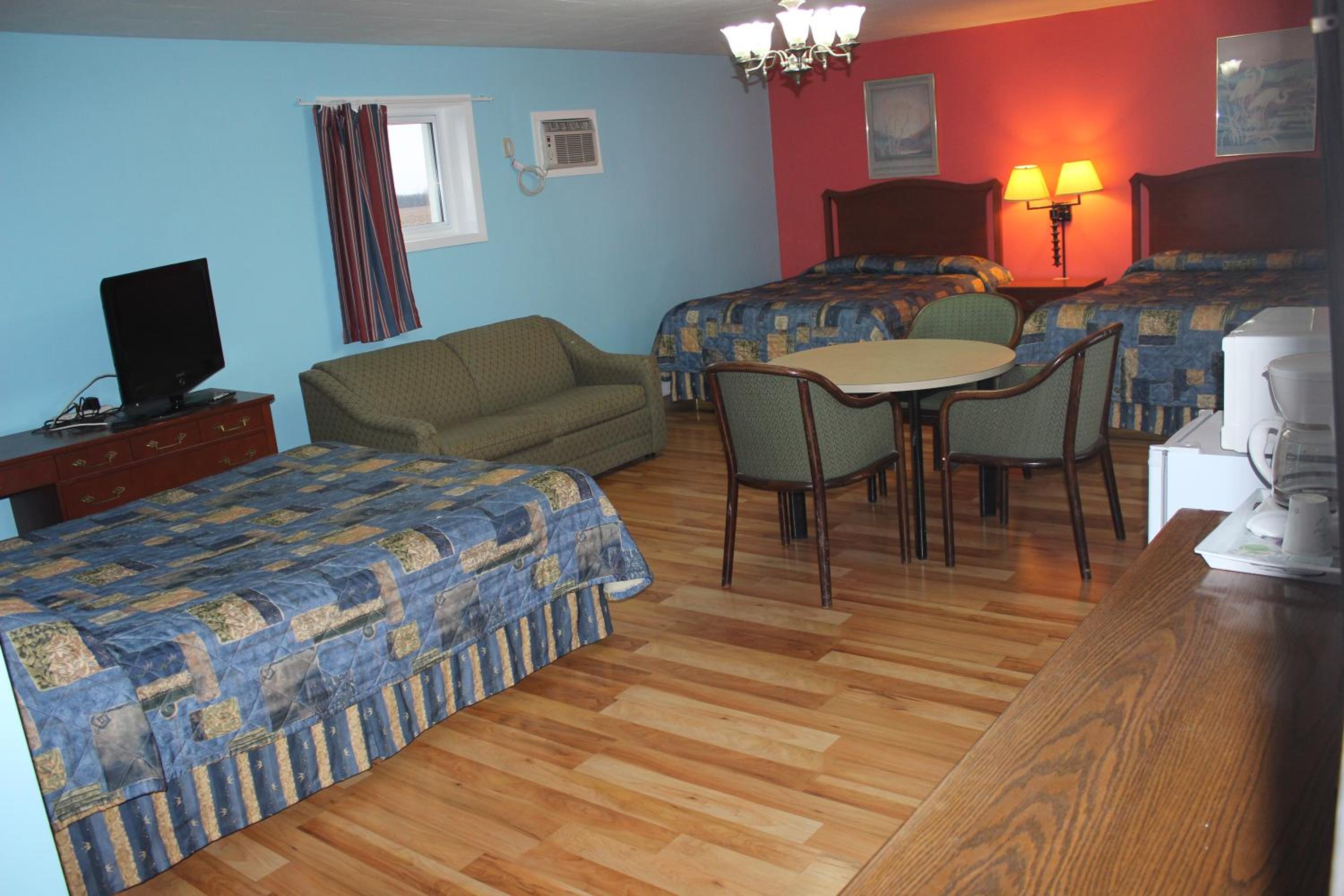 Colonial Motel
